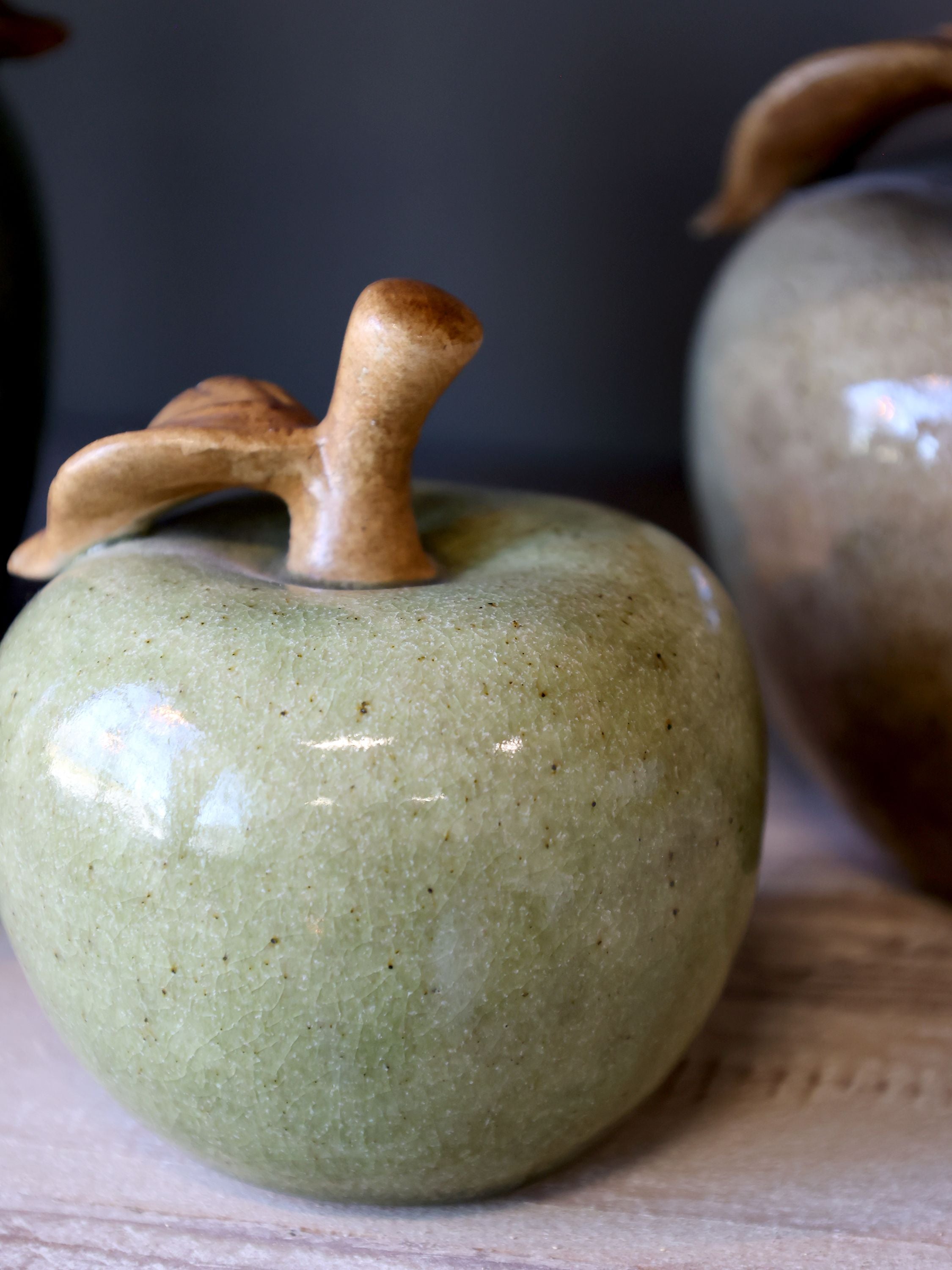 Apfel-Deko aus Steingut für Regal und Wohnzimmer