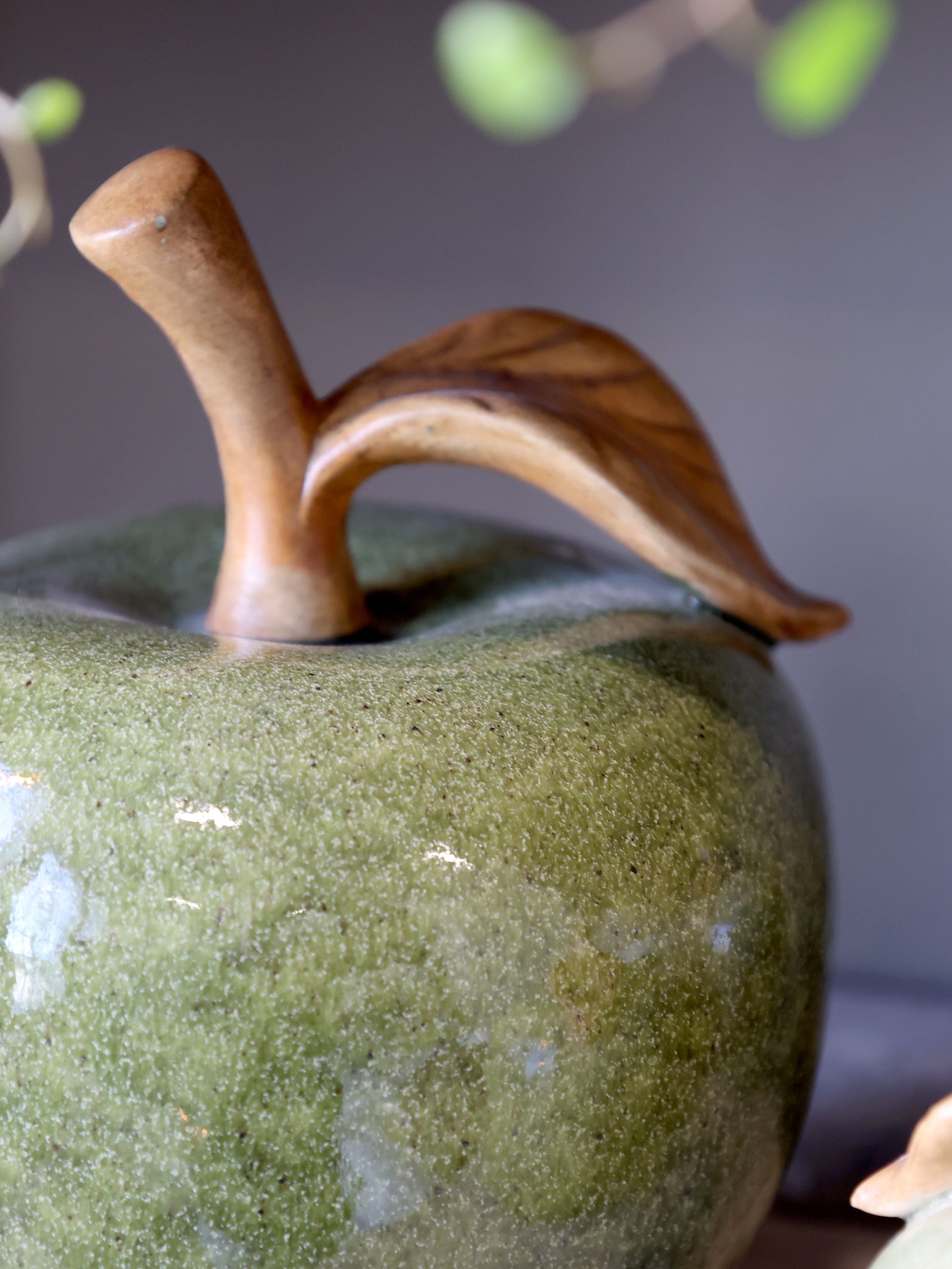Apfel-Deko aus Steingut, 16 cm hoch, für Regal