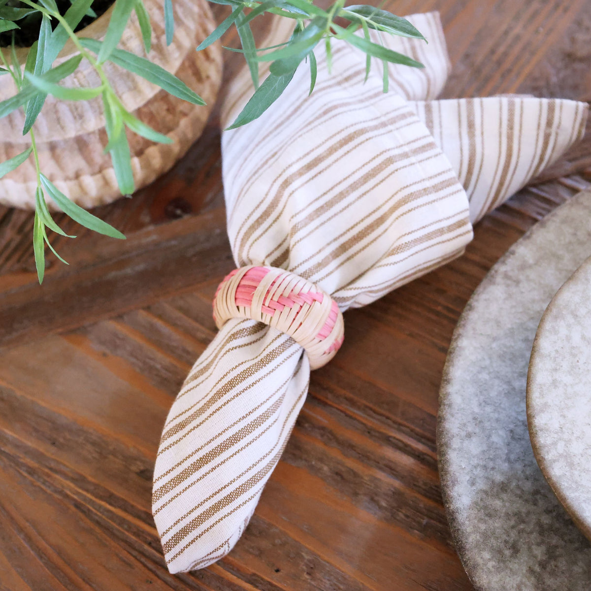 Serviettenring geflochten aus Jute, rosa und natur
