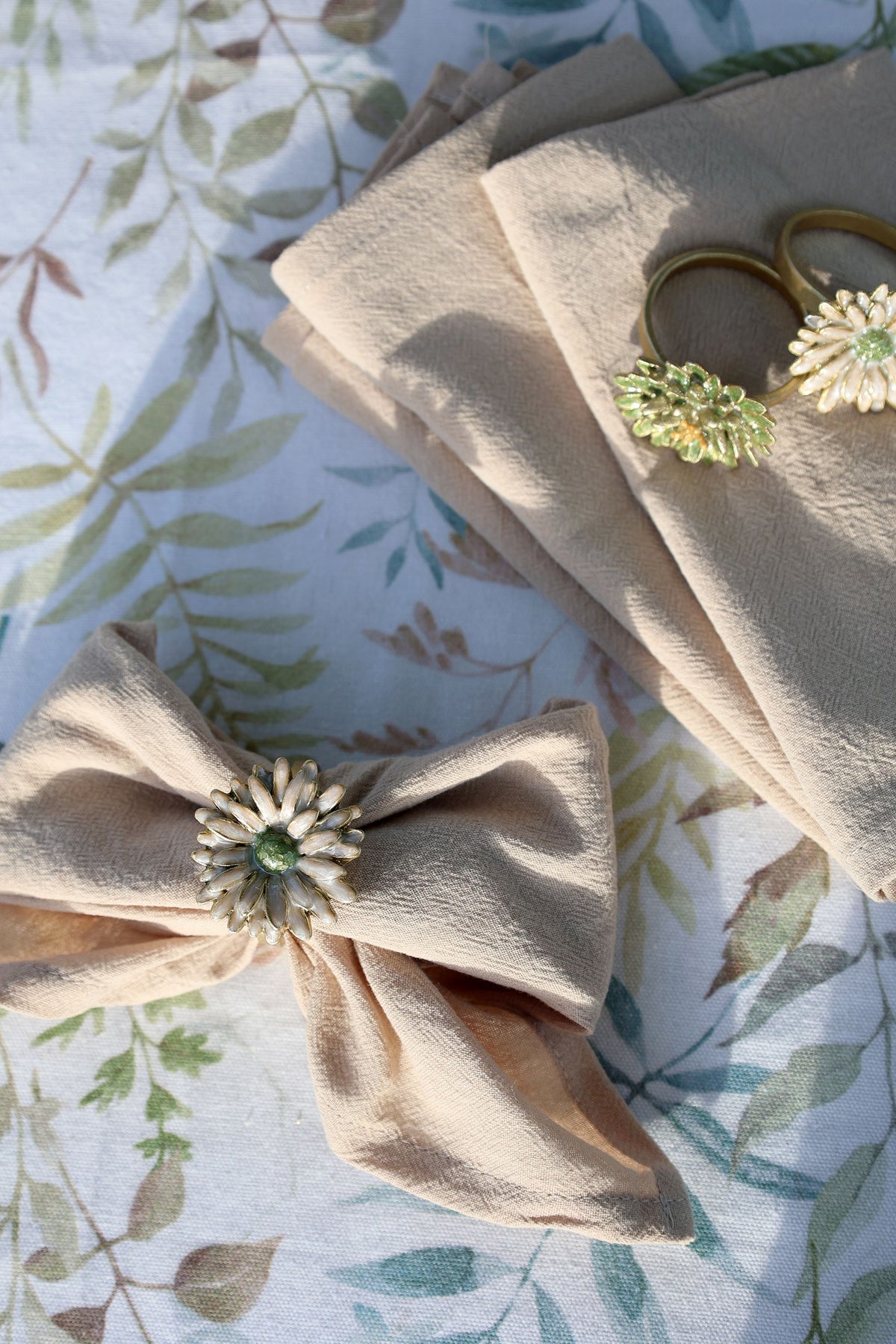 Serviettenring mit Blumen, Zinklegierung, creme, 4 cm