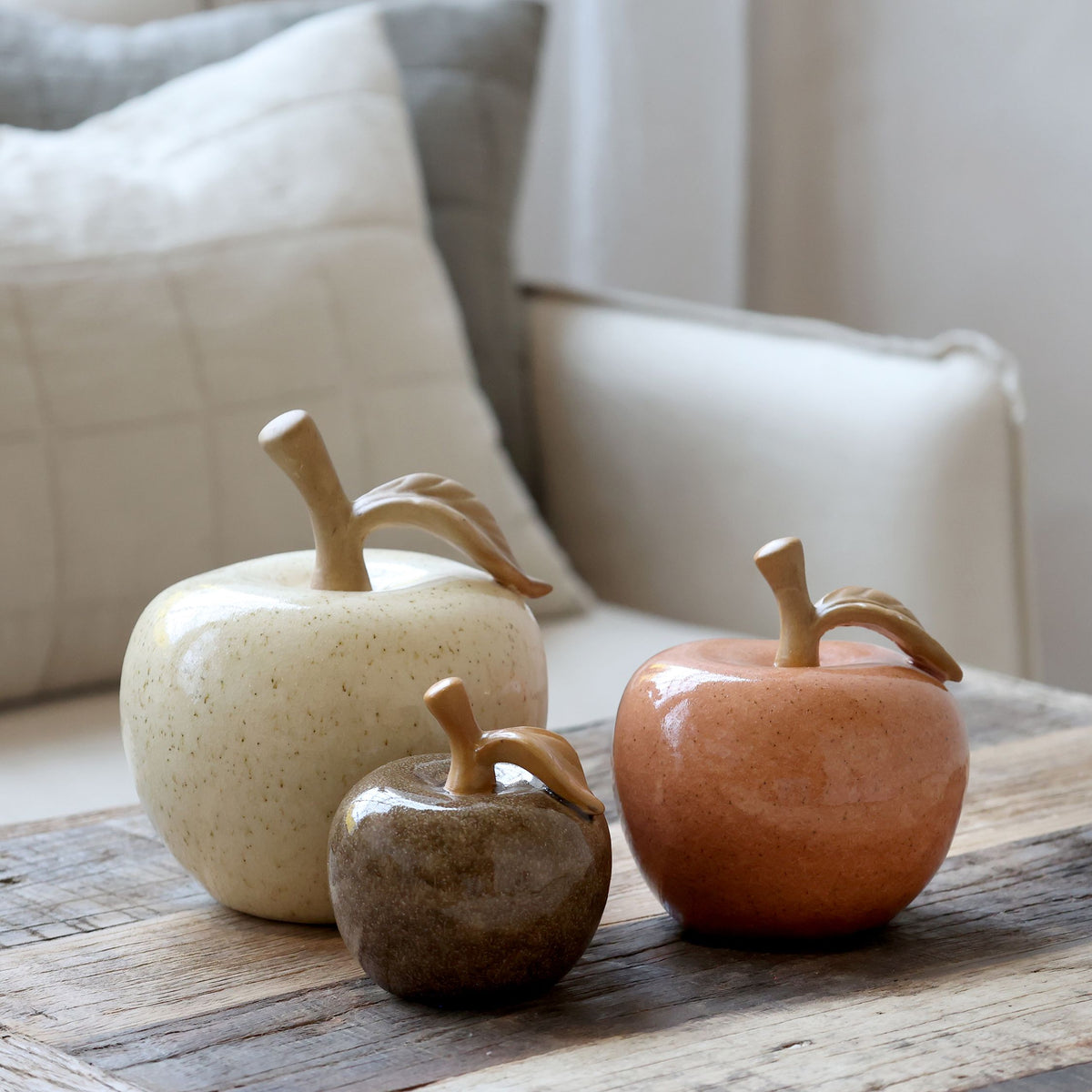 Keramik-Apfel als Deko für Regal, 9,5 cm hoch, coffee