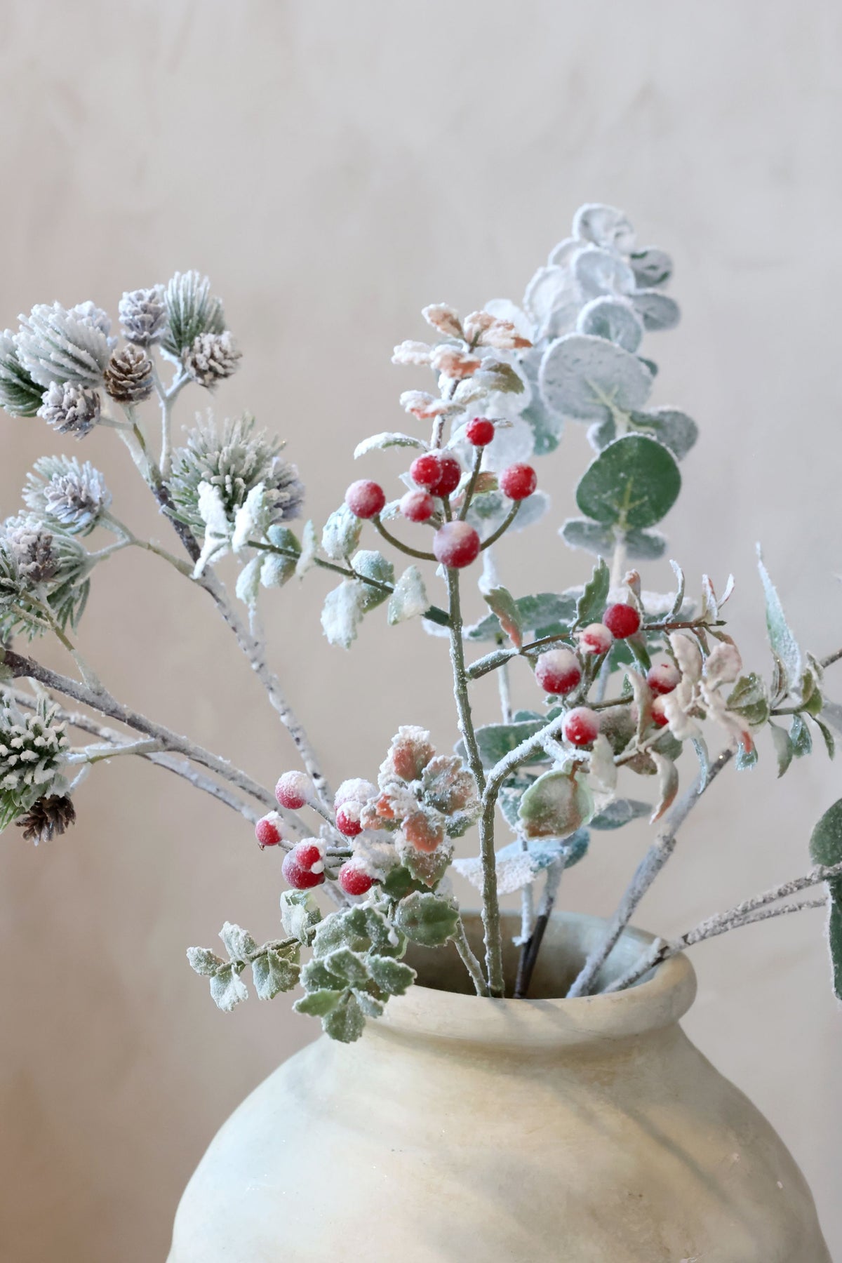 Kunstblume mit Beeren und Blättern, 65 cm, grün