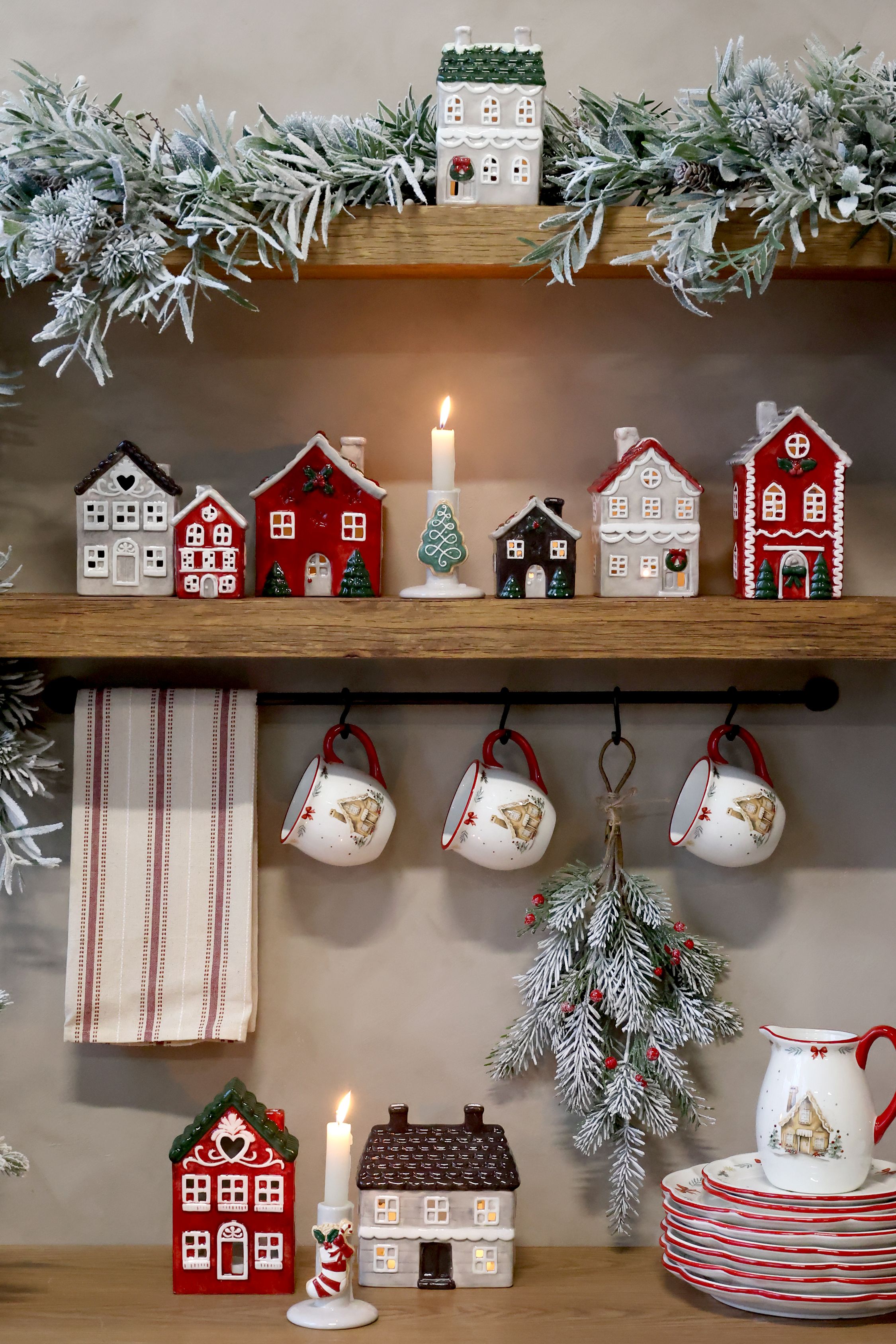 Tannenbaum mit Schnee und Beeren – Deko-Zweig, 46 cm