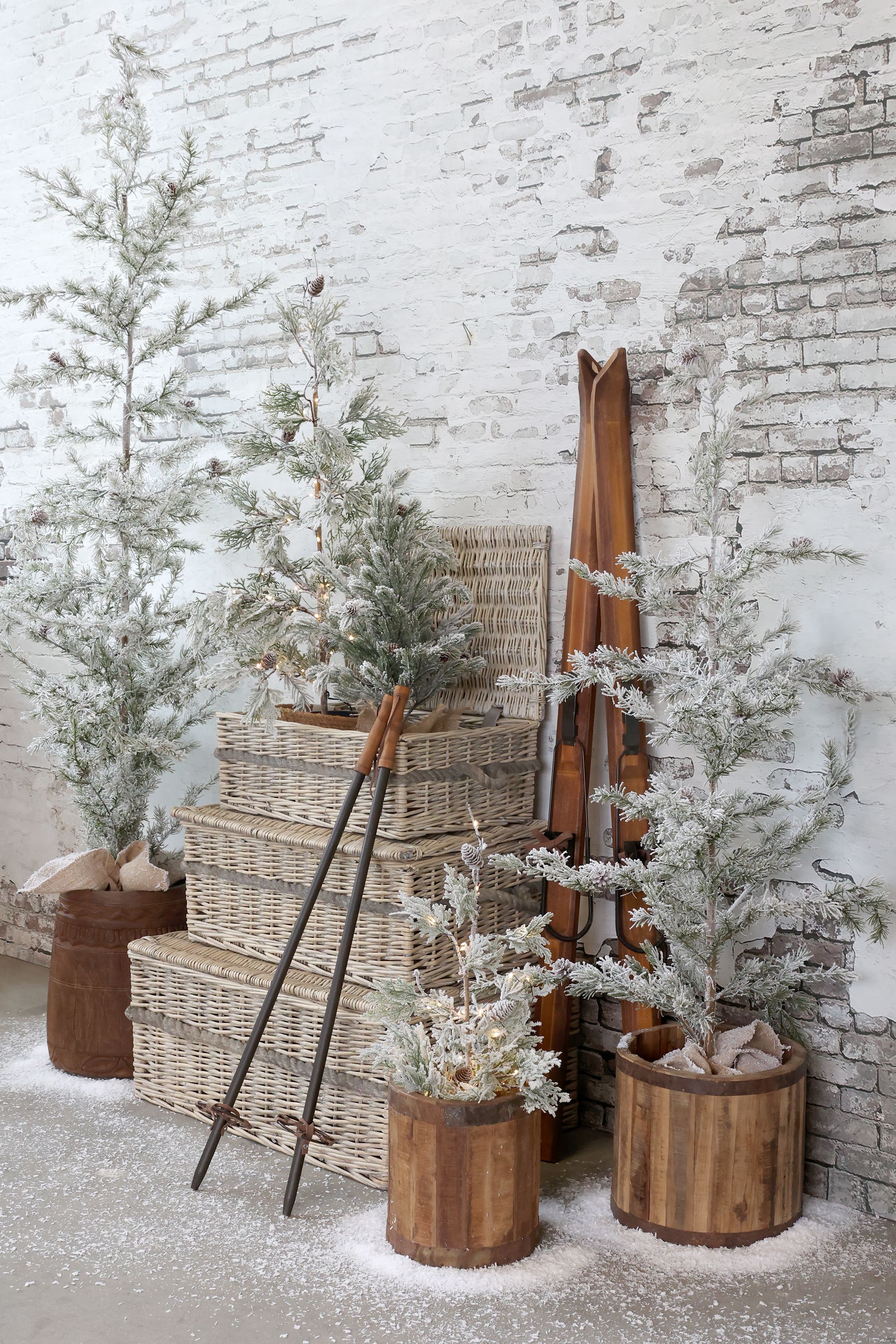 Tannenbaum mit Schnee und LED, 90 cm hoch, grün