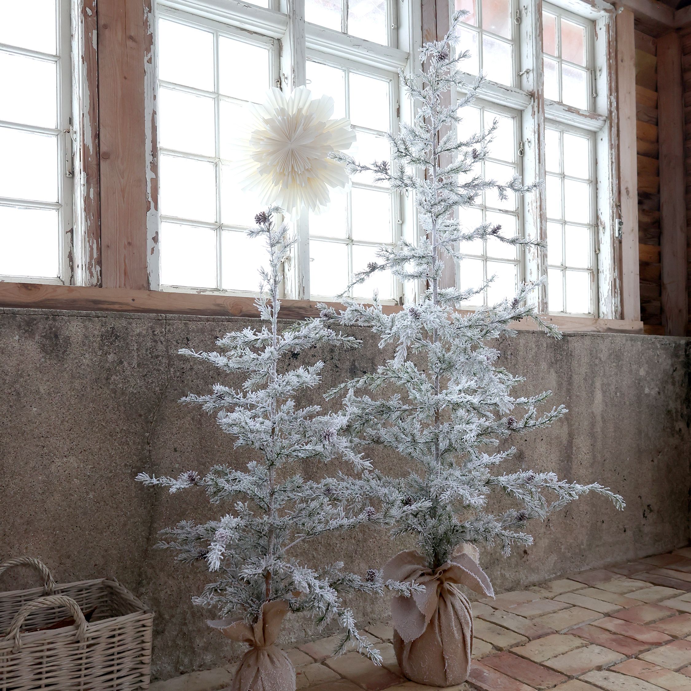 Kunst-Tannenbaum mit Schnee und Zapfen, 120 cm