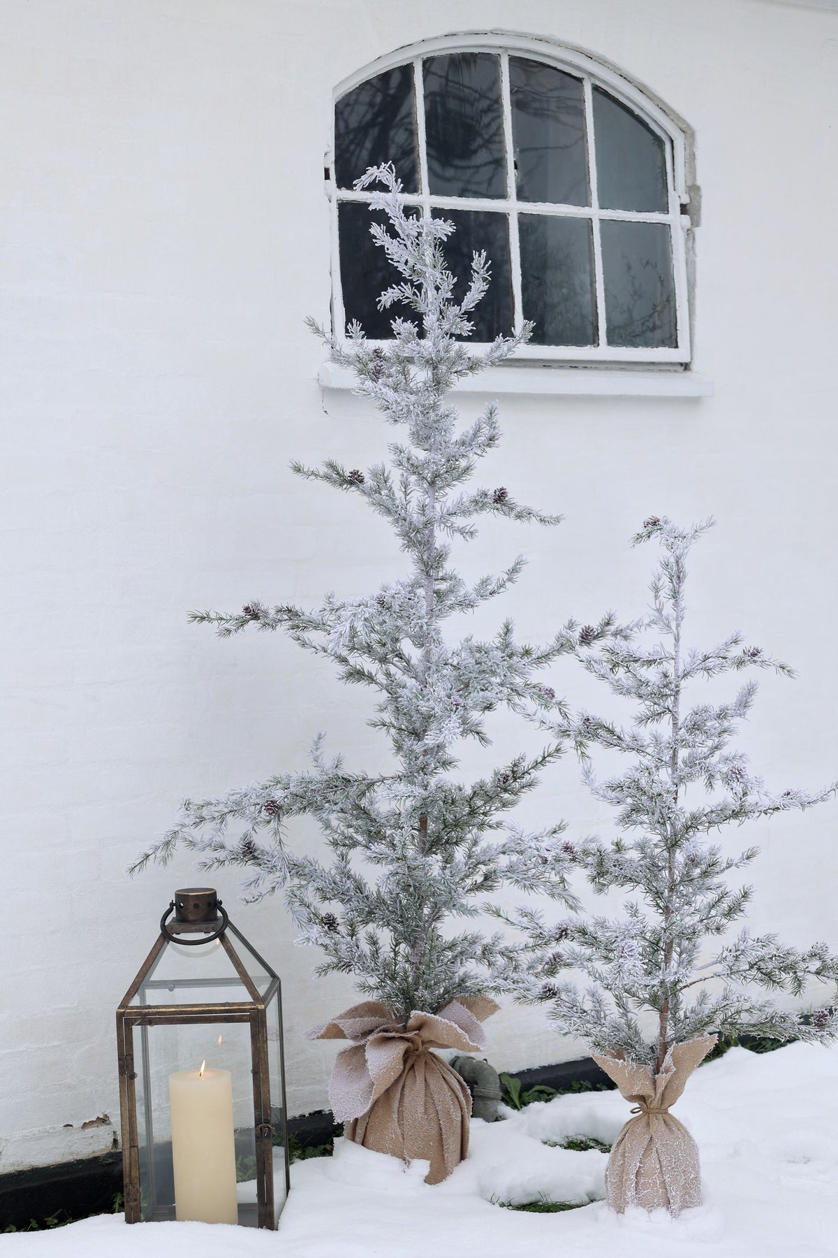 Kunst-Tannenbaum mit Schnee und Zapfen, 120 cm