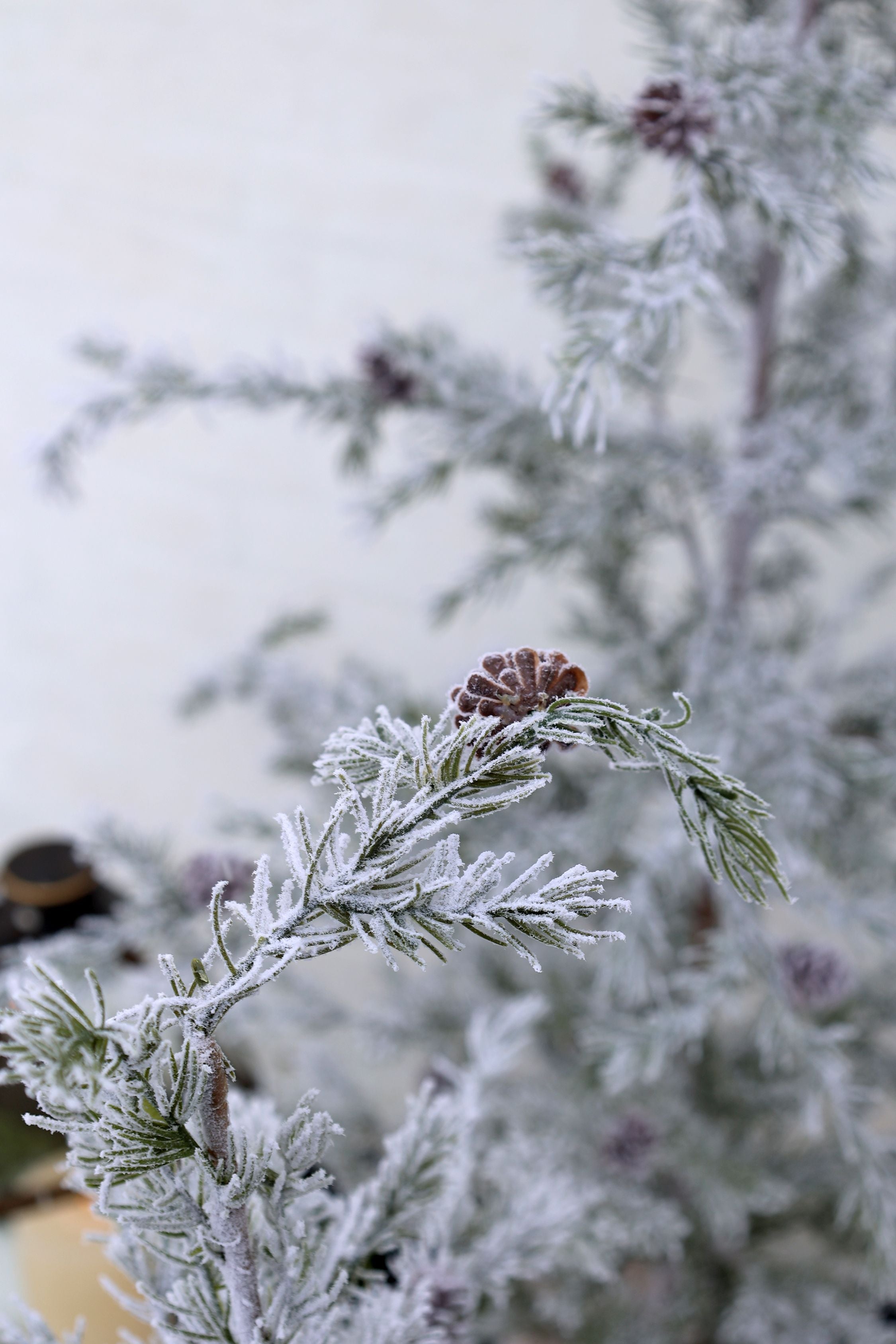 Kunst-Tannenbaum mit Schnee und Zapfen, 120 cm