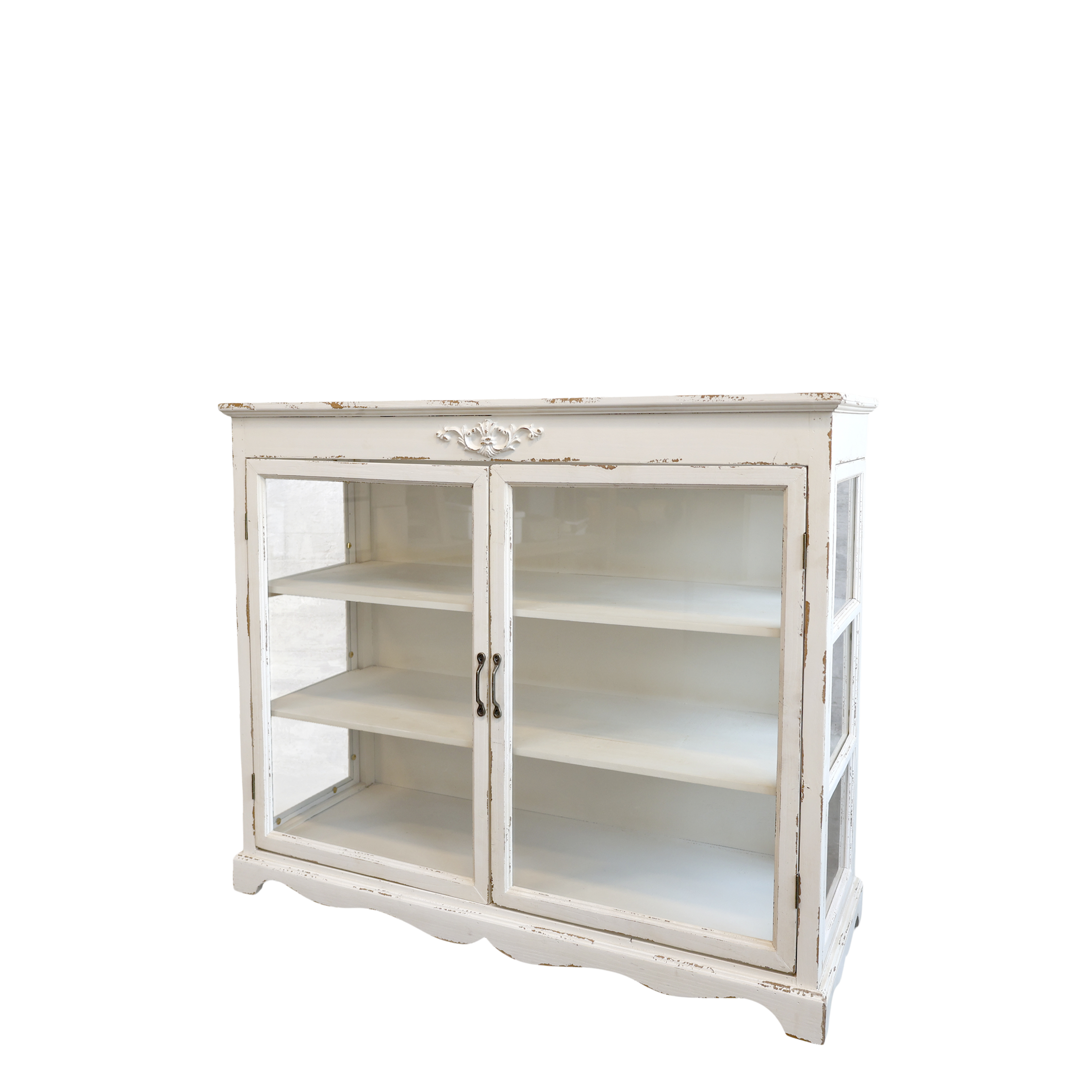 Vitrine fürs Wohnzimmer: Alter Schrank mit Glastüren