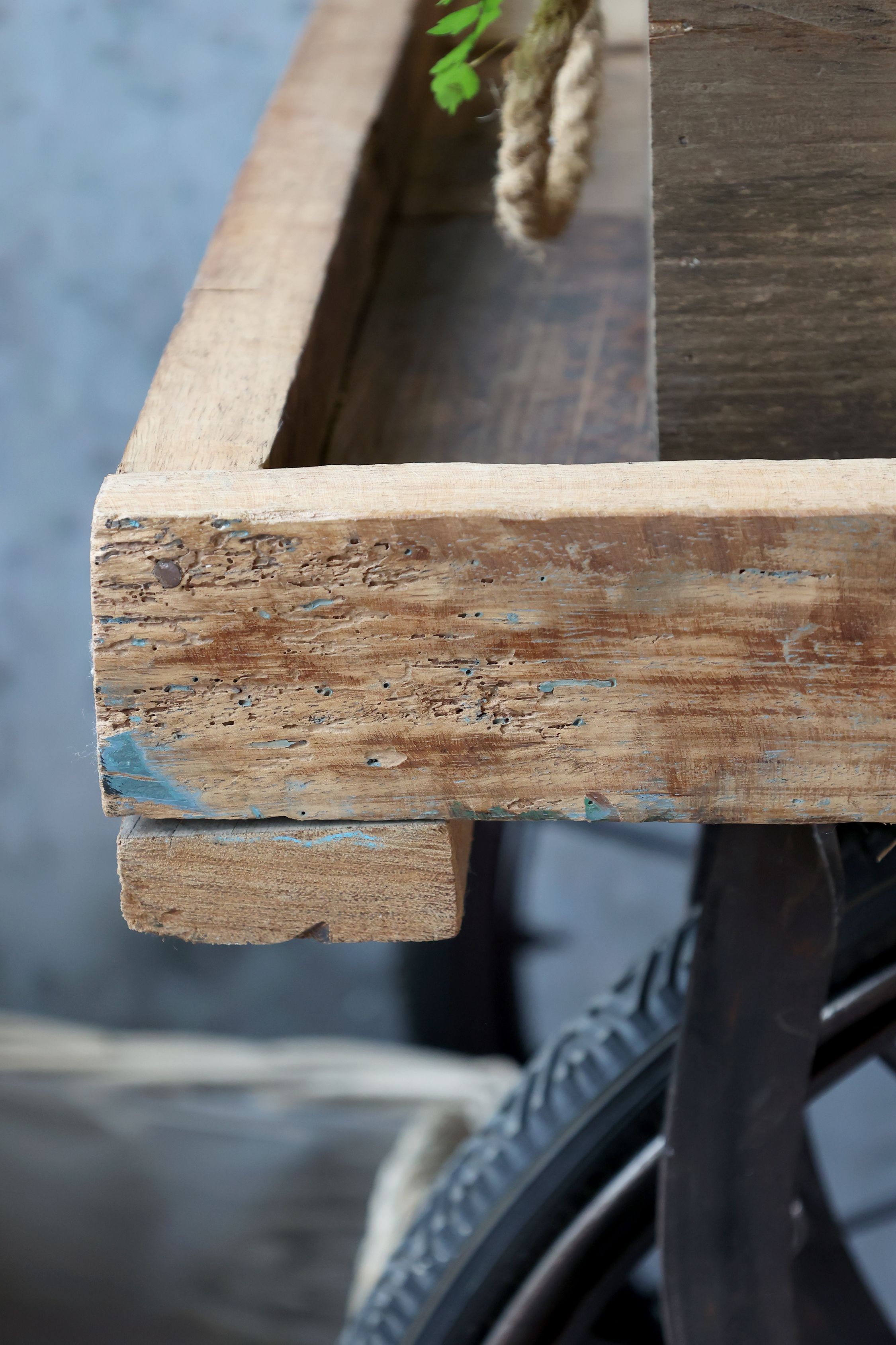 Alter Wagen aus Mangoholz und Eisen, 144 cm lang
