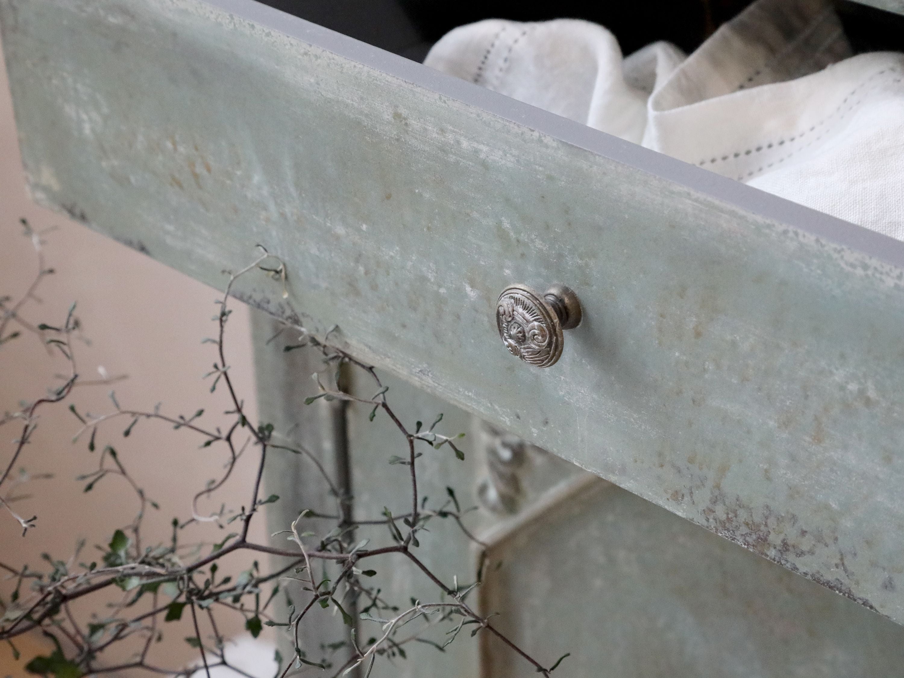 Kommode mit Schubladen und Türen, Schranktisch antique opal