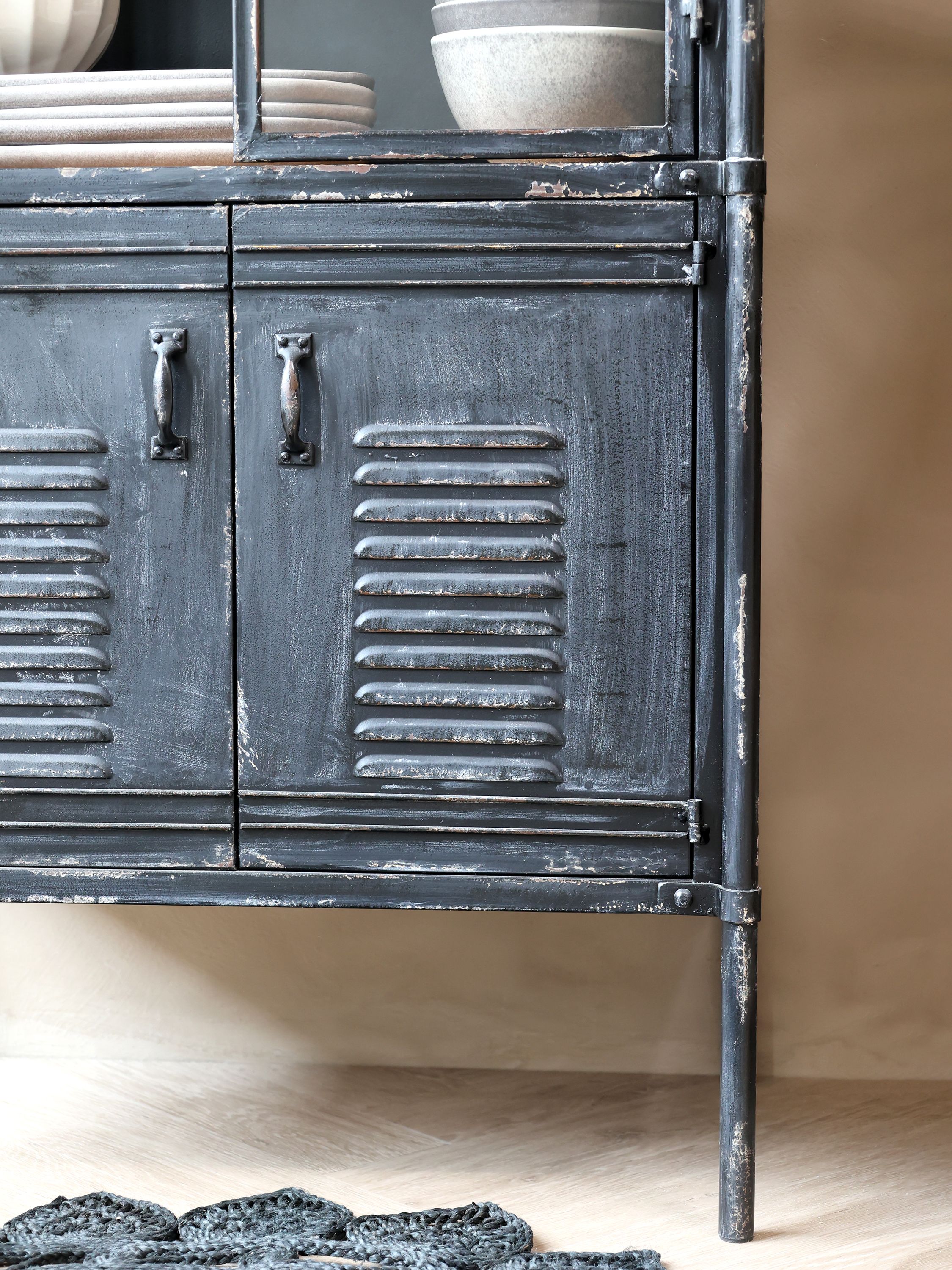 Vitrinenschrank mit Glastüren, antique schwarz, 140 cm hoch