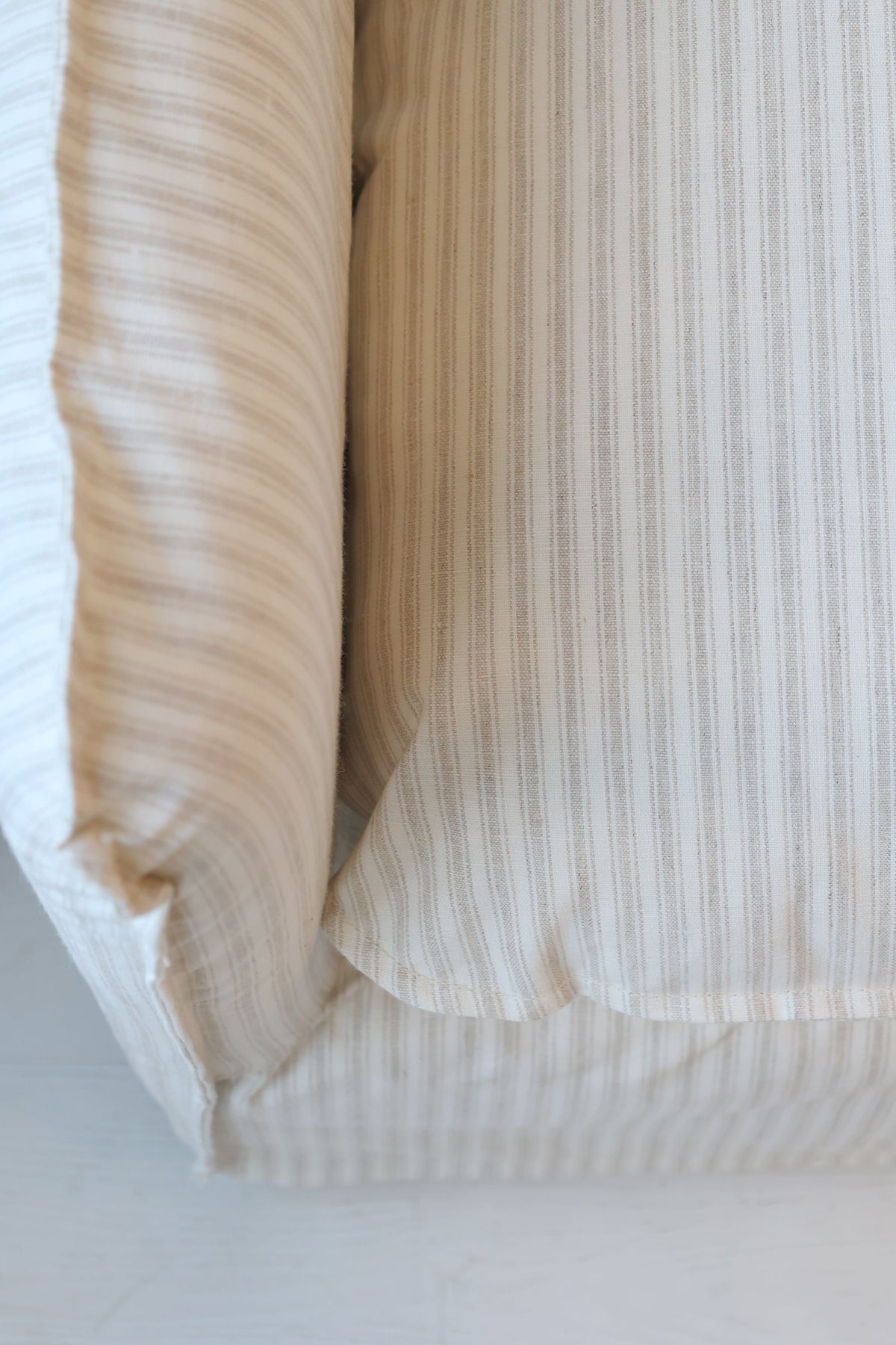 Malo Stuhl mit 3 Kissen aus Leinen, creme