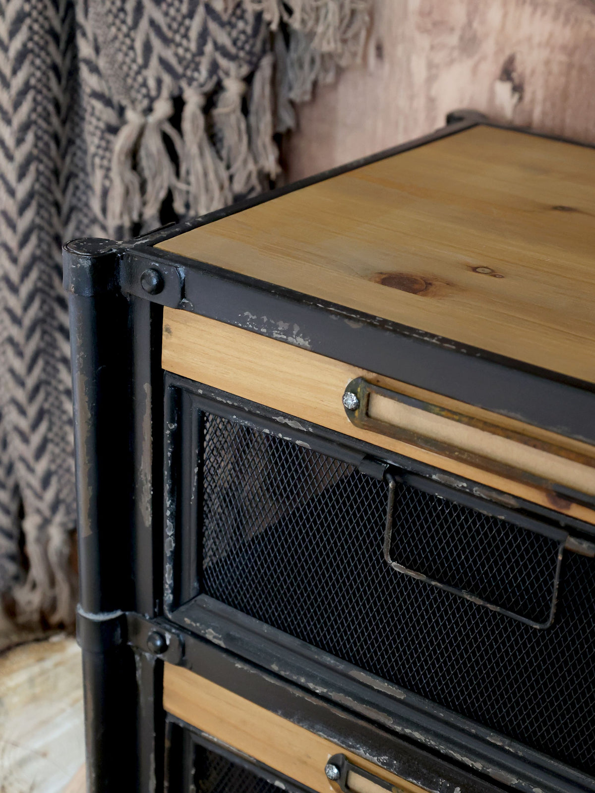 Kommode aus Eisen und Tannenholz in Antique Schwarz