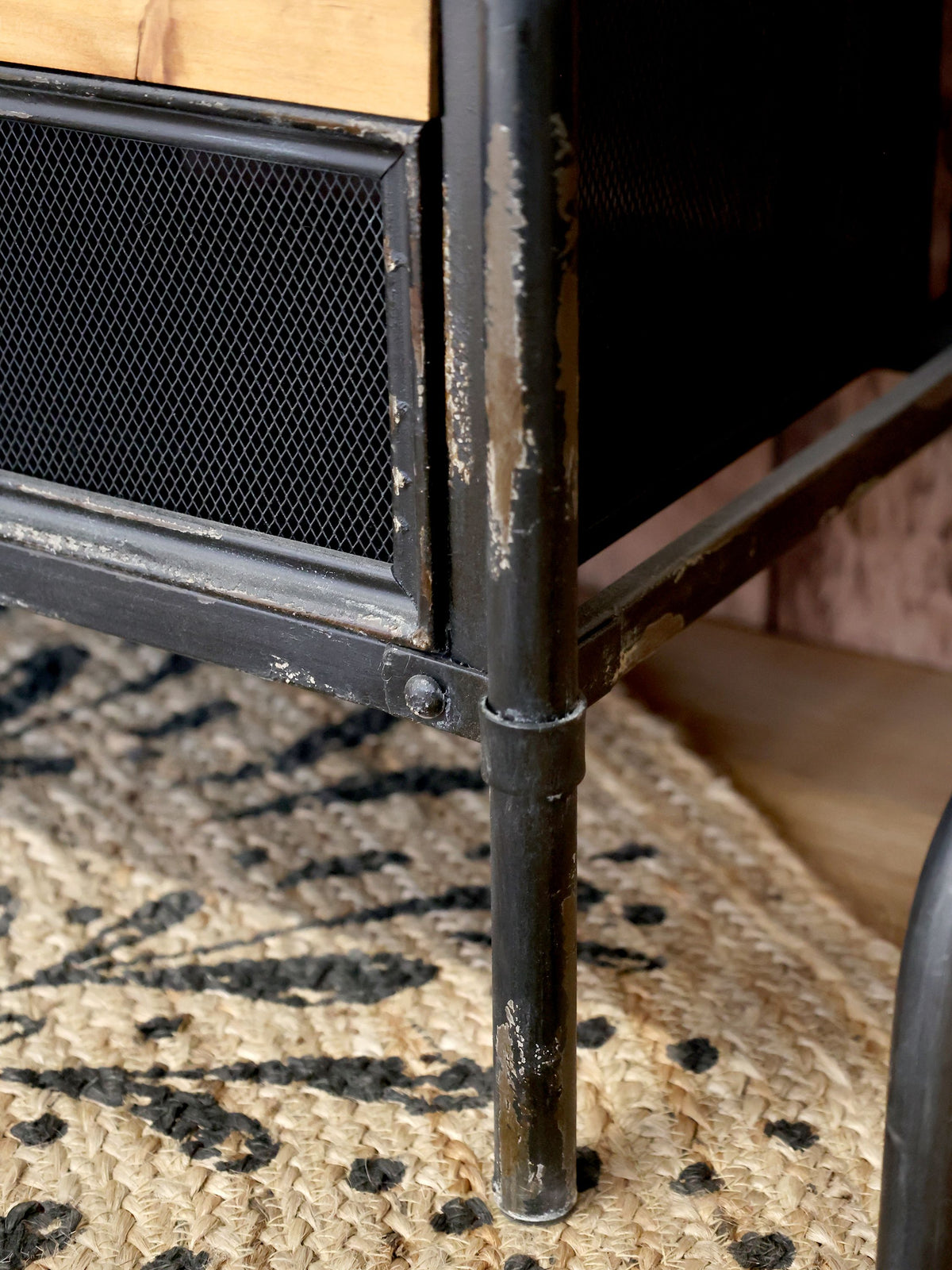 Kommode aus Eisen und Tannenholz in Antique Schwarz