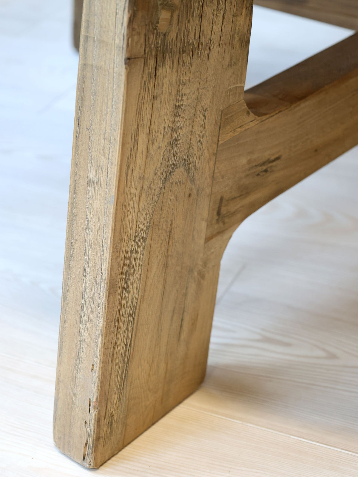 Esstisch aus Recyclingholz, 76 cm hoch, 120 cm Durchmesser