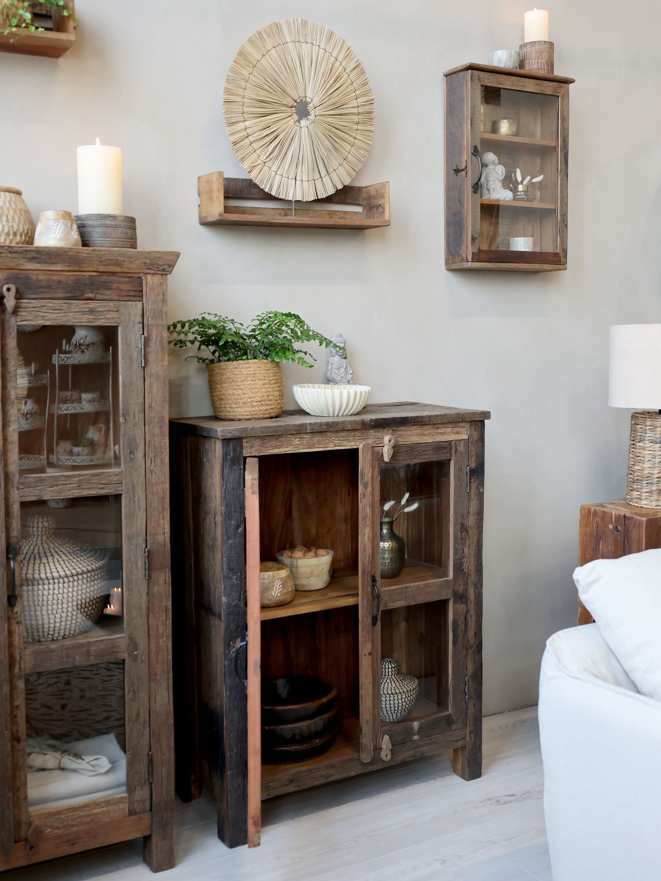 Vitrine fürs Wohnzimmer mit Glastüren, Recyclingholz, 100 cm