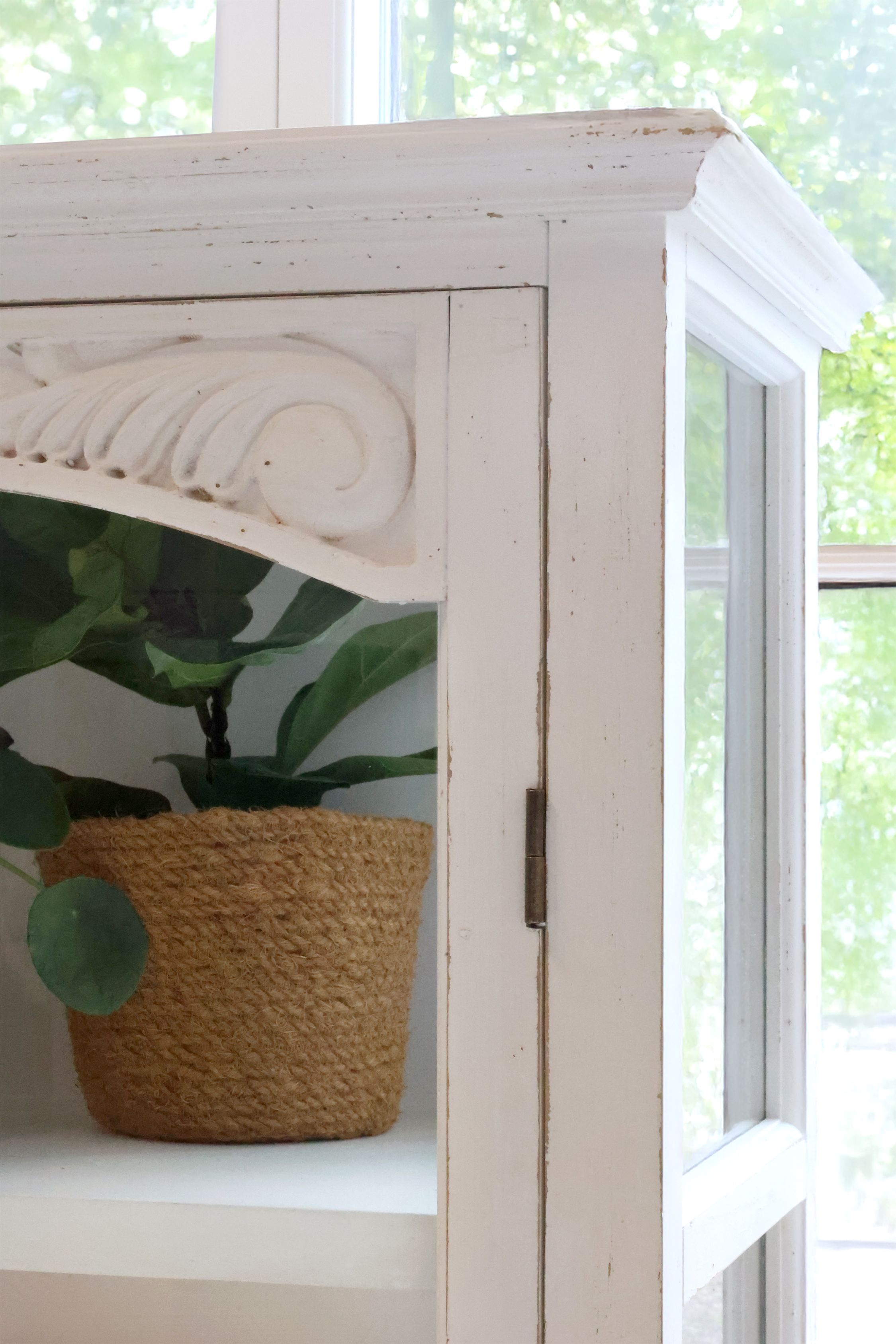 Vitrinenschrank mit Glastüren, 170 cm hoch, antique creme