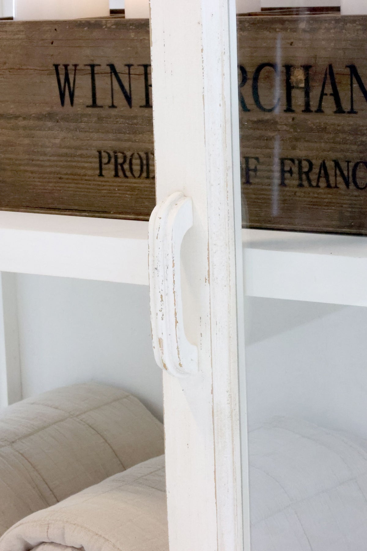 Vitrinenschrank mit Glastüren, 170 cm hoch, antique creme