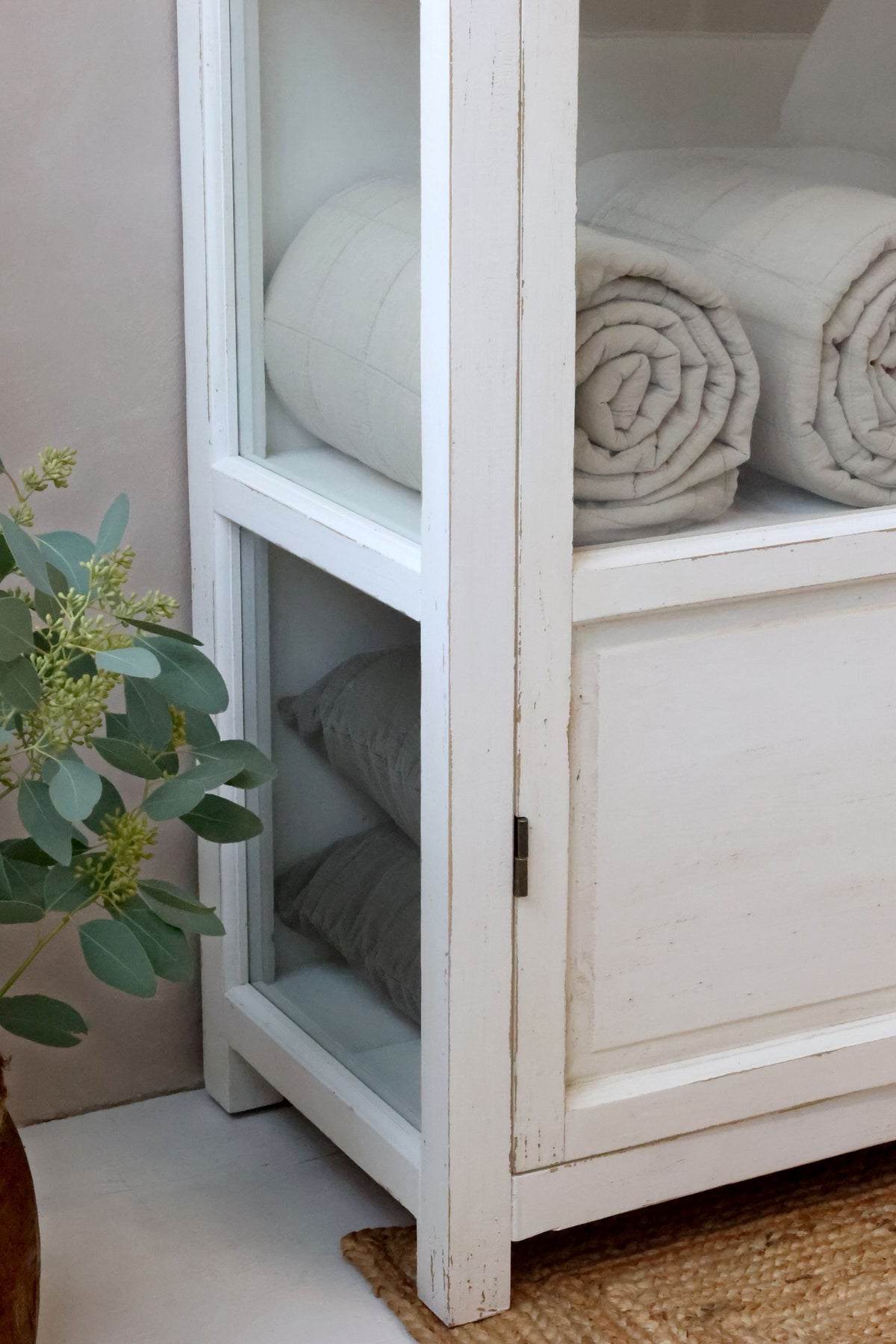Vitrinenschrank mit Glastüren, 170 cm hoch, antique creme