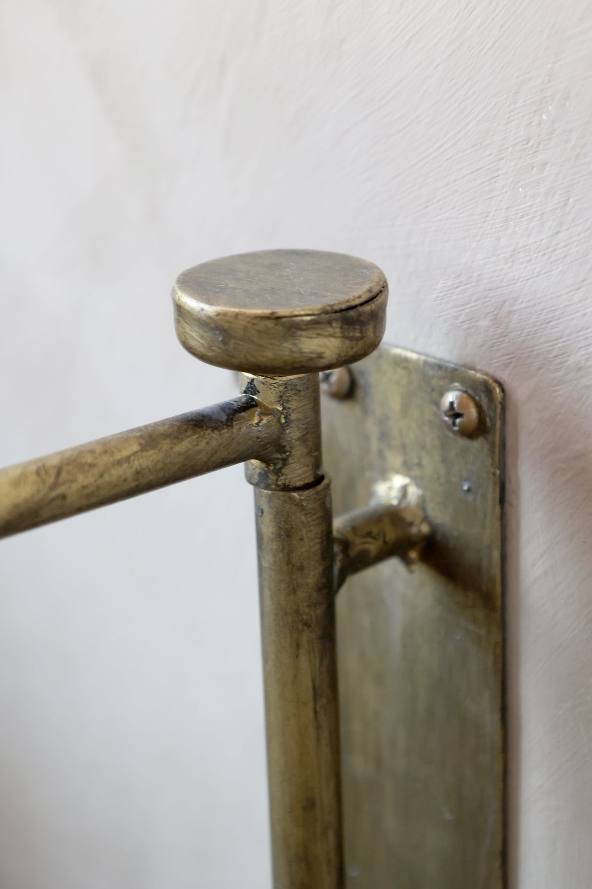 Wandtisch aus Eisen, Antique Messing, 41 cm hoch