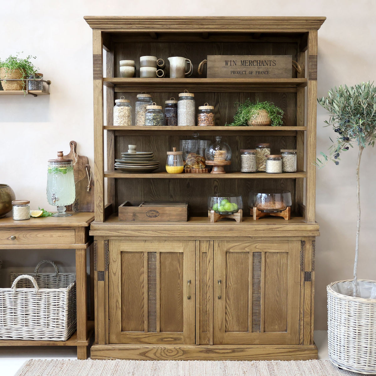 Vitrine Marseille fürs Wohnzimmer, 196 cm hoch, natur