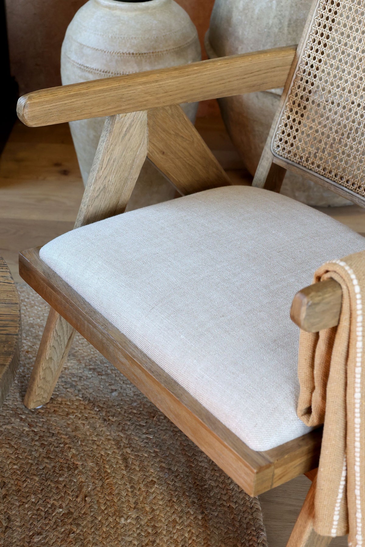 Loungestuhl mit Stoffsitz und Rattan-Rückenlehne, 70 cm