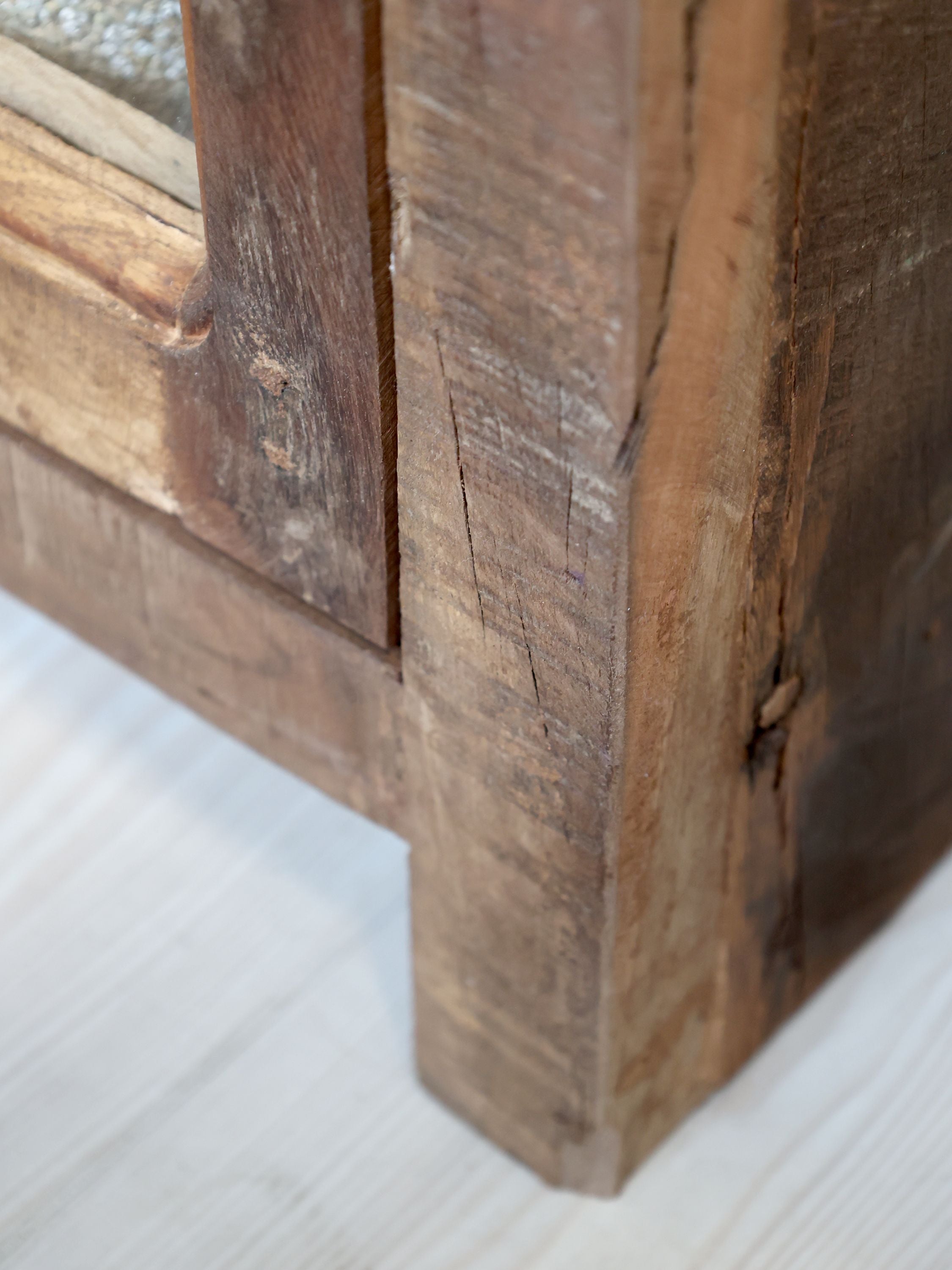 Vitrinenschrank aus Recyclingholz mit Glas, 18 cm tief