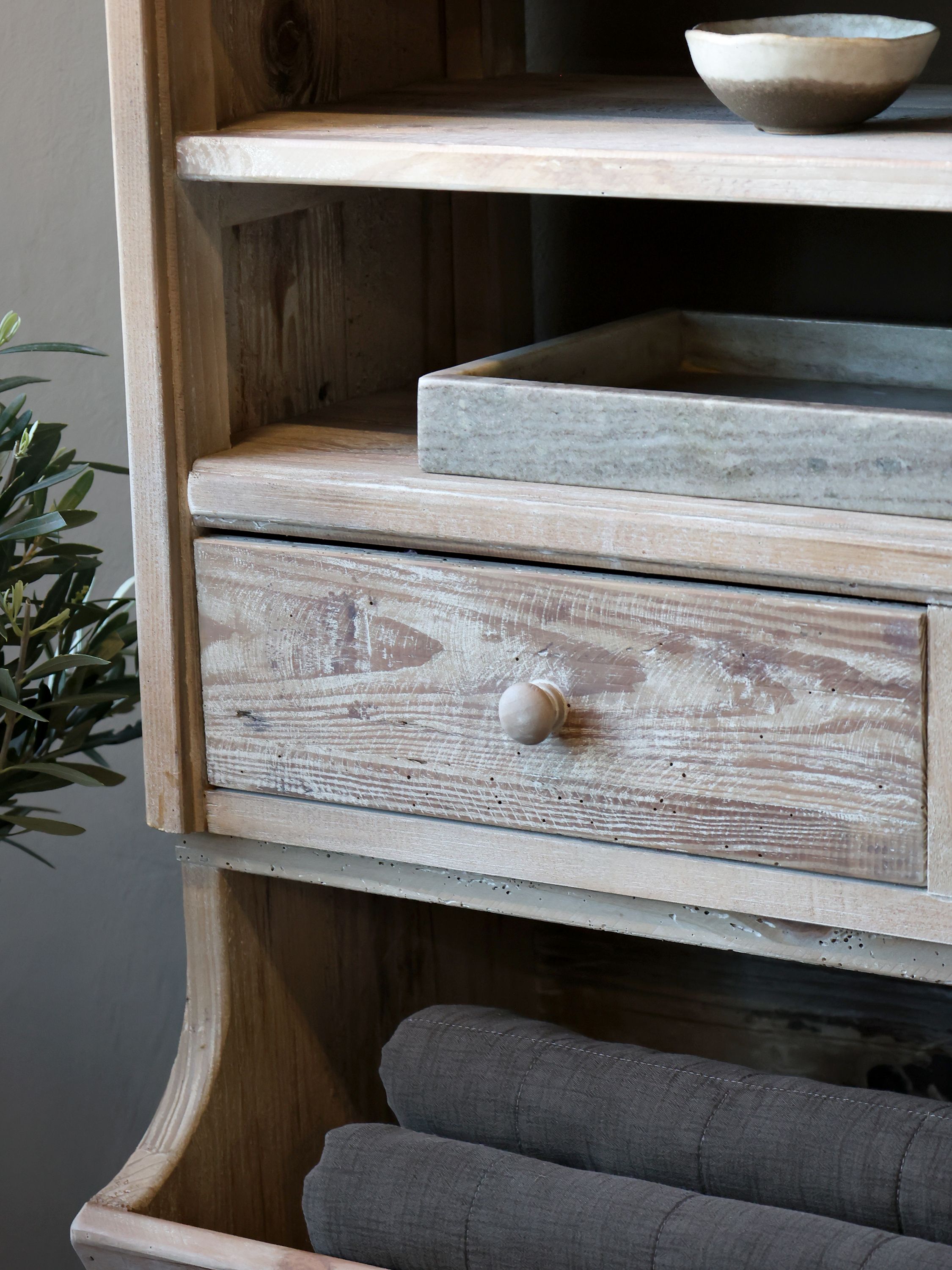 Regal mit Schubladen aus recyceltem Kiefernholz, 222 cm hoch