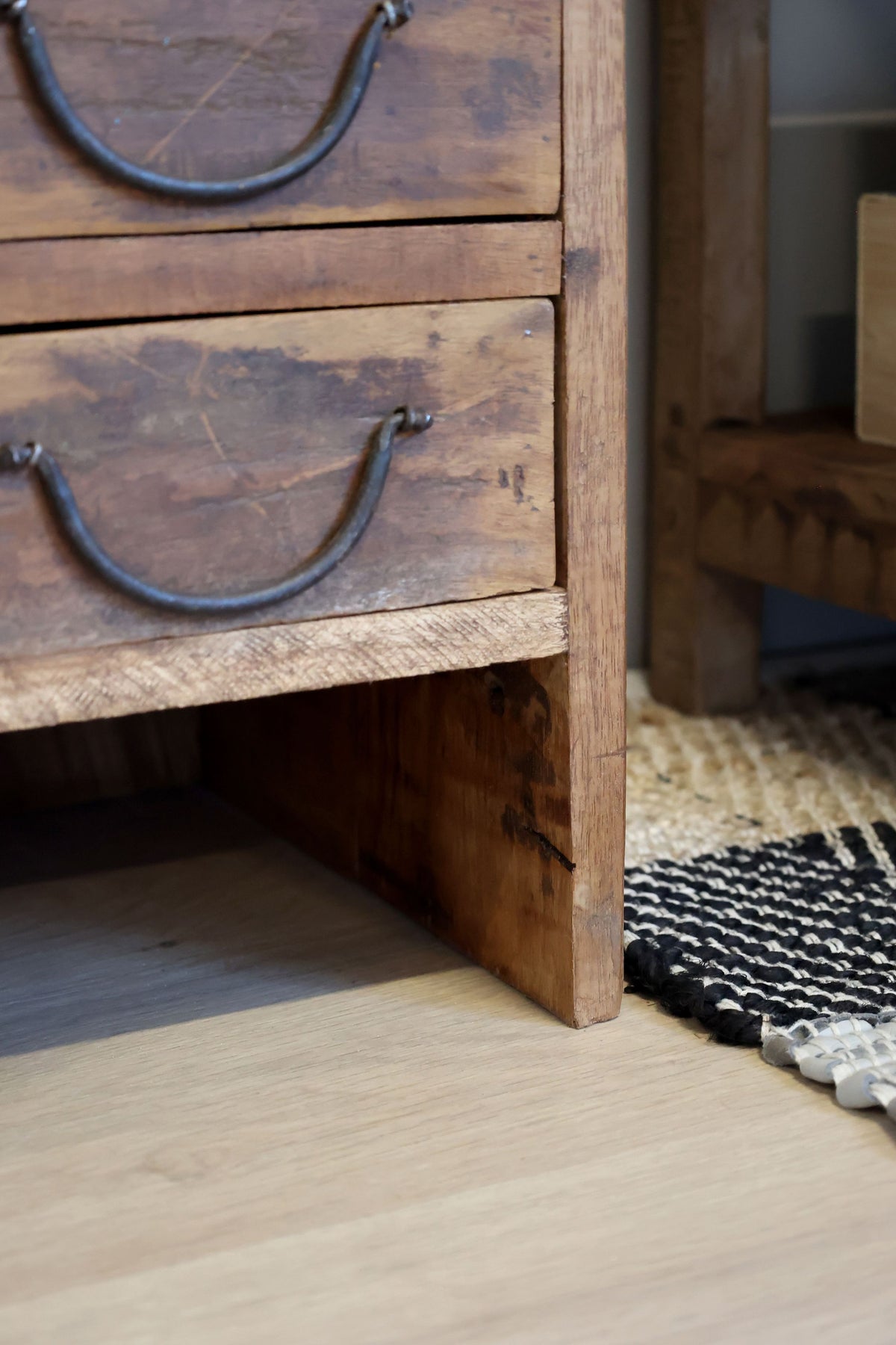 Kommode mit 8 Schubladen aus Recyclingholz, natur