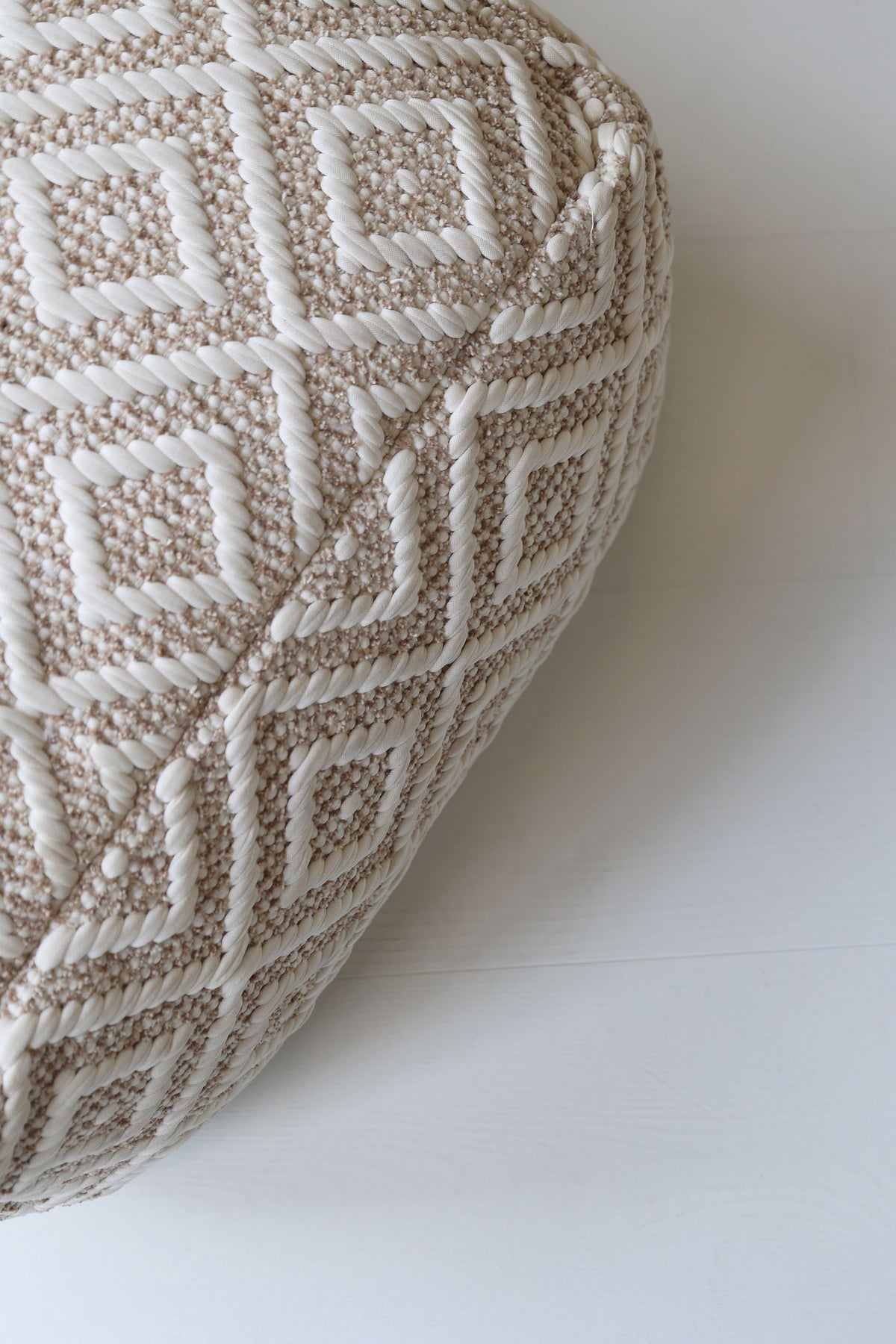 Lounge Möbel Balkon: Puff mit Muster, Latte/Creme