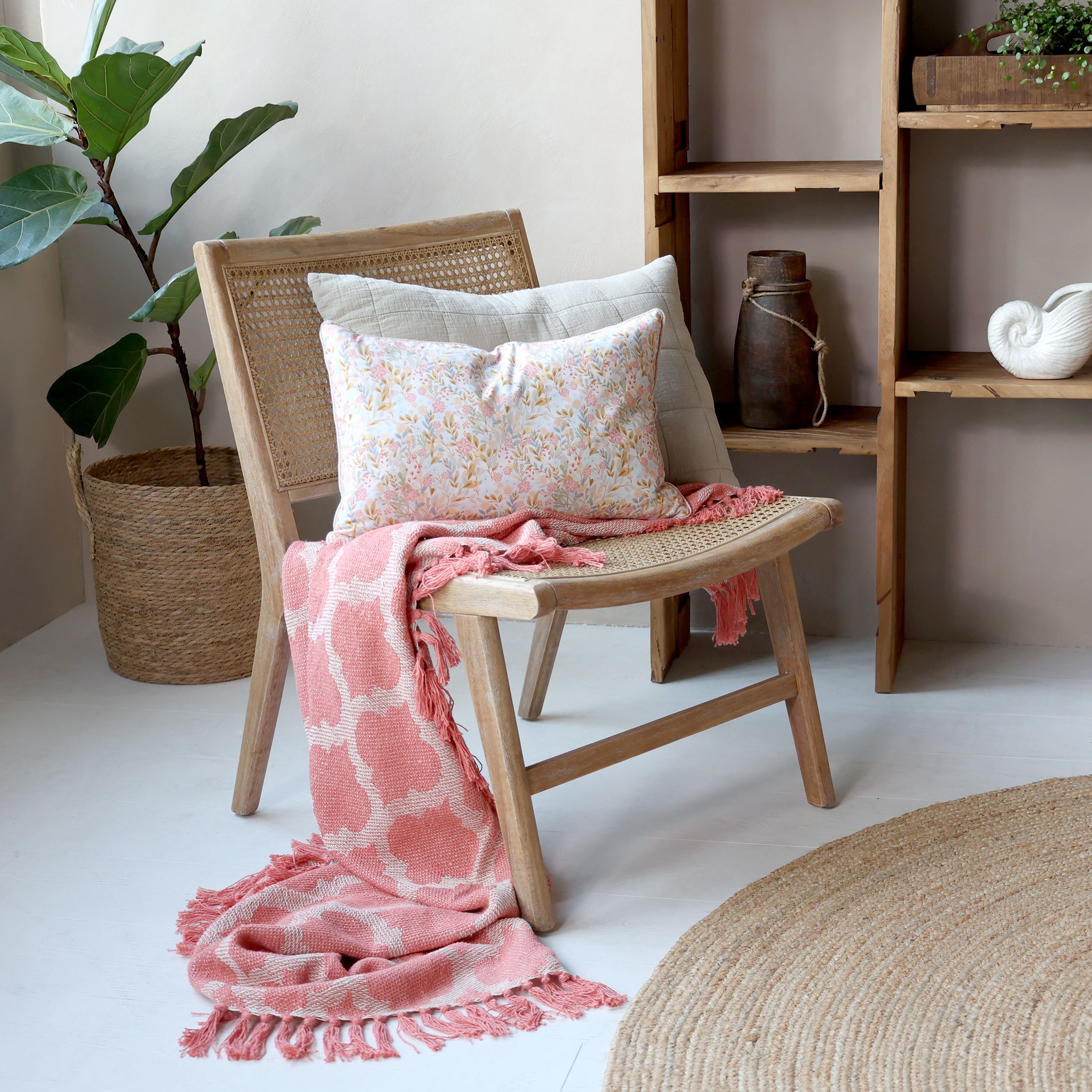 Loungestuhl mit Geflechtsitz und Rückenlehne, natur