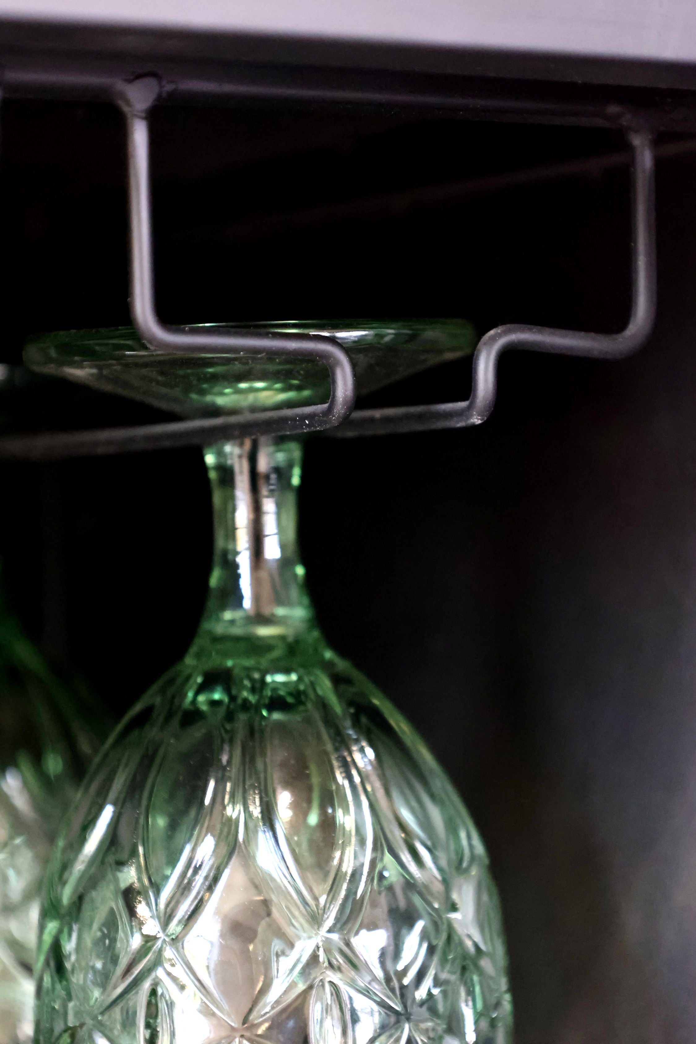 Vitrinenschrank Glas mit Flaschenregal aus Eisen und Holz