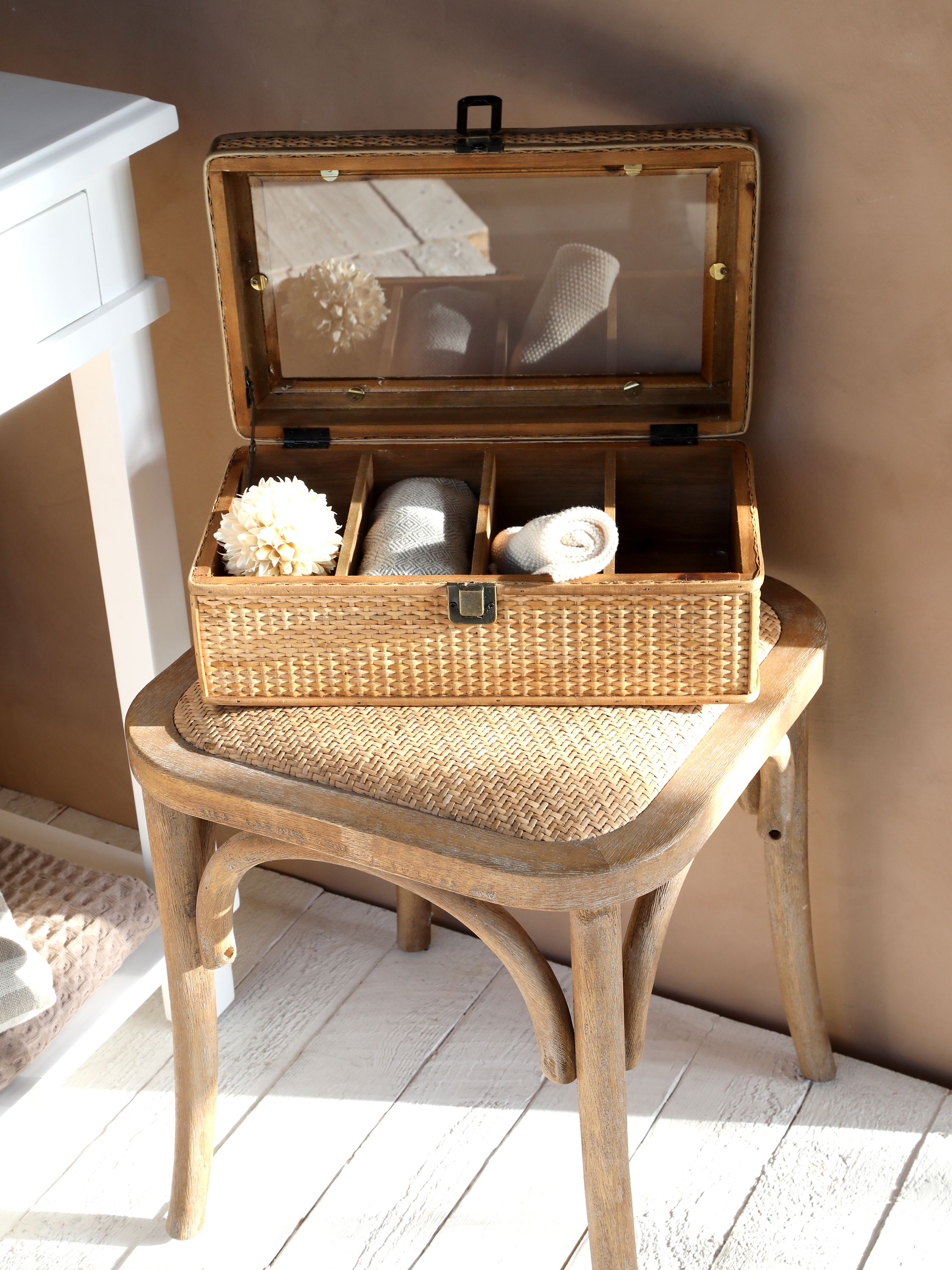 Franz Hocker mit geflochtenem Sitz aus Rattan, 42 cm breit