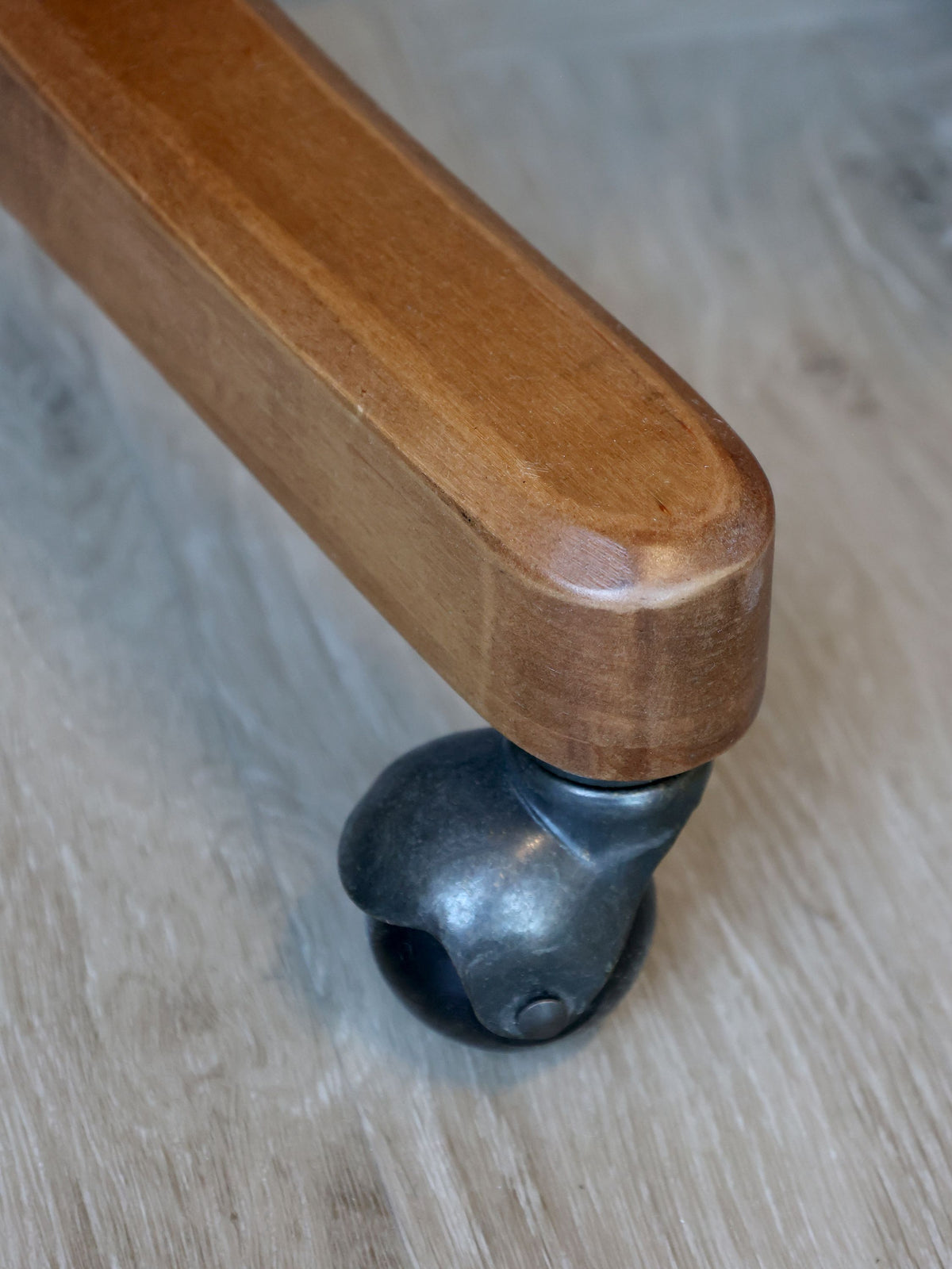 Französischer Bürostuhl mit Rattan-Geflecht, natur