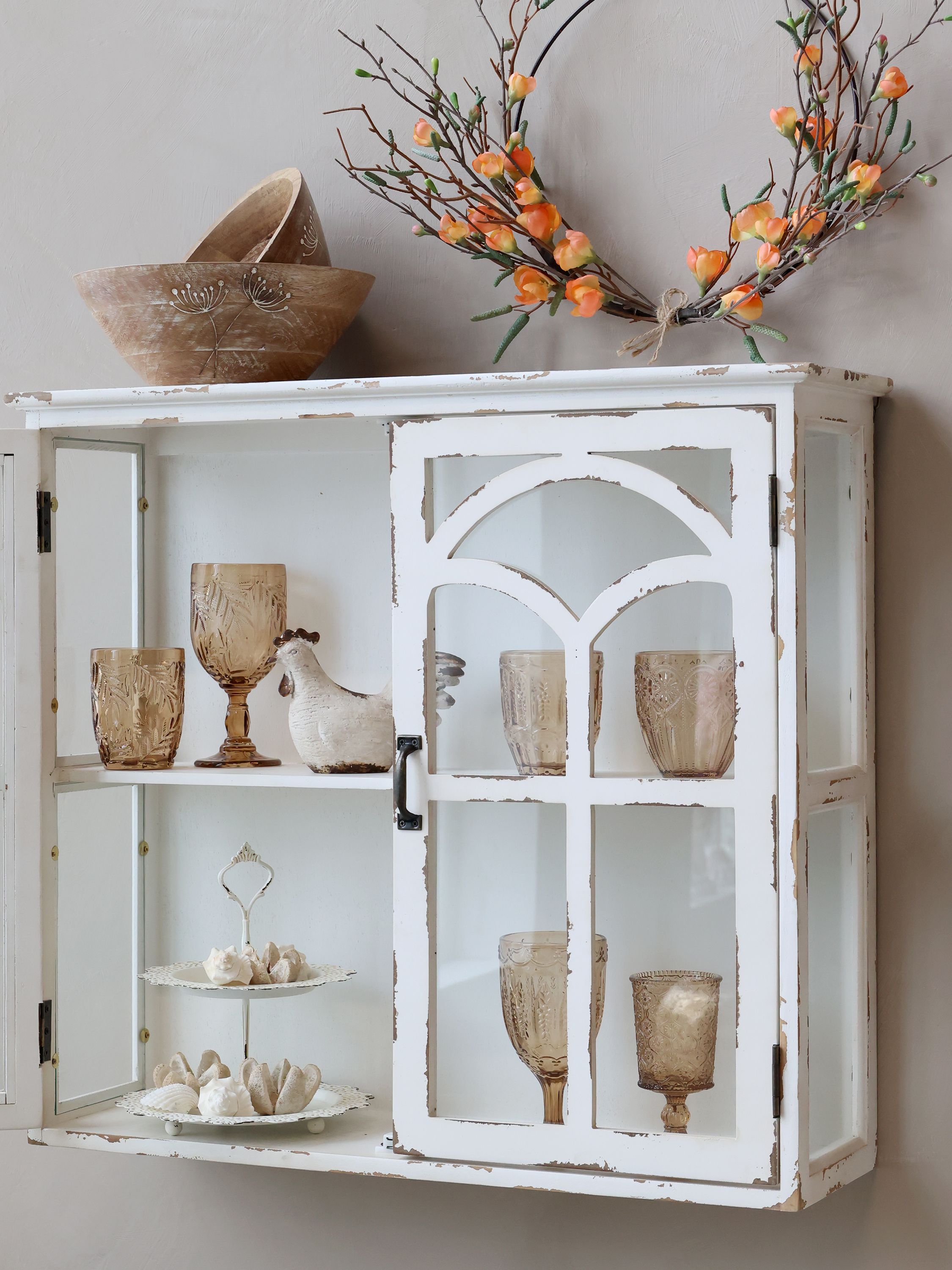 Wandschrank mit 2 Türen aus Tannenholz, antique creme