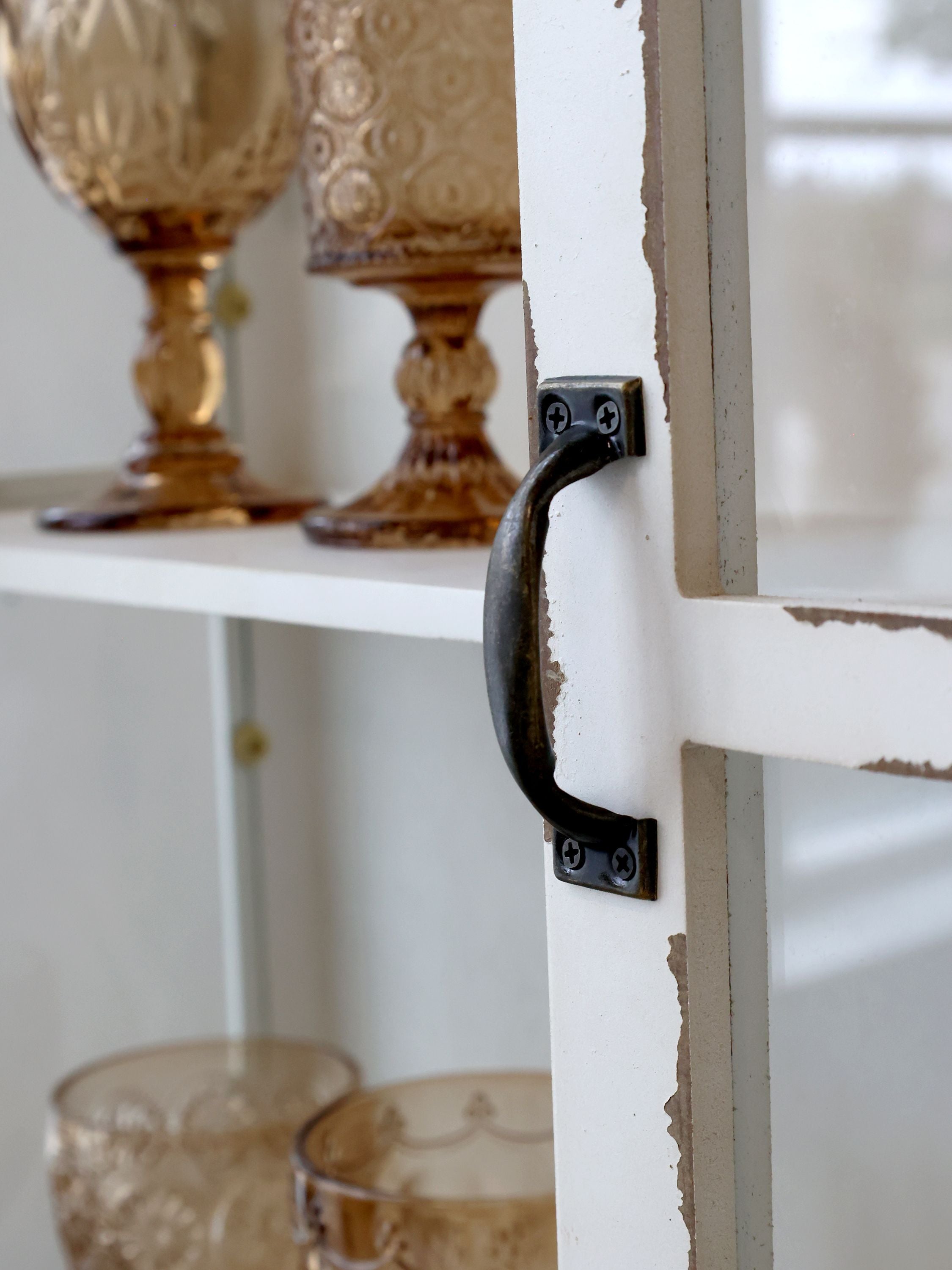 Wandschrank mit 2 Türen aus Tannenholz, antique creme