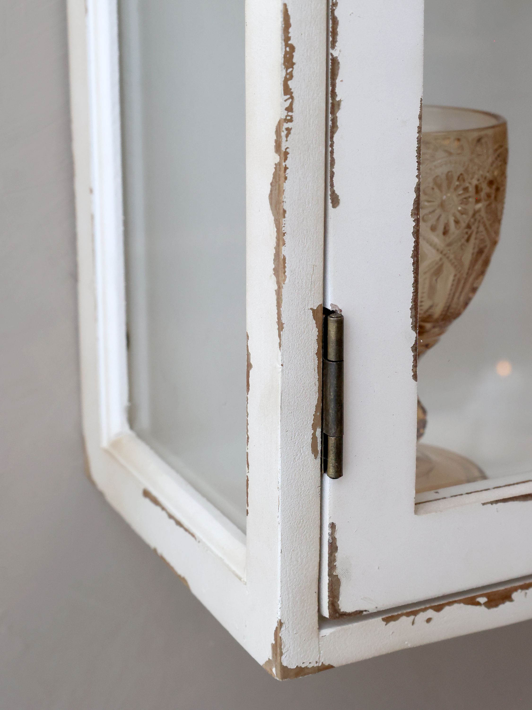 Wandschrank mit 2 Türen aus Tannenholz, antique creme