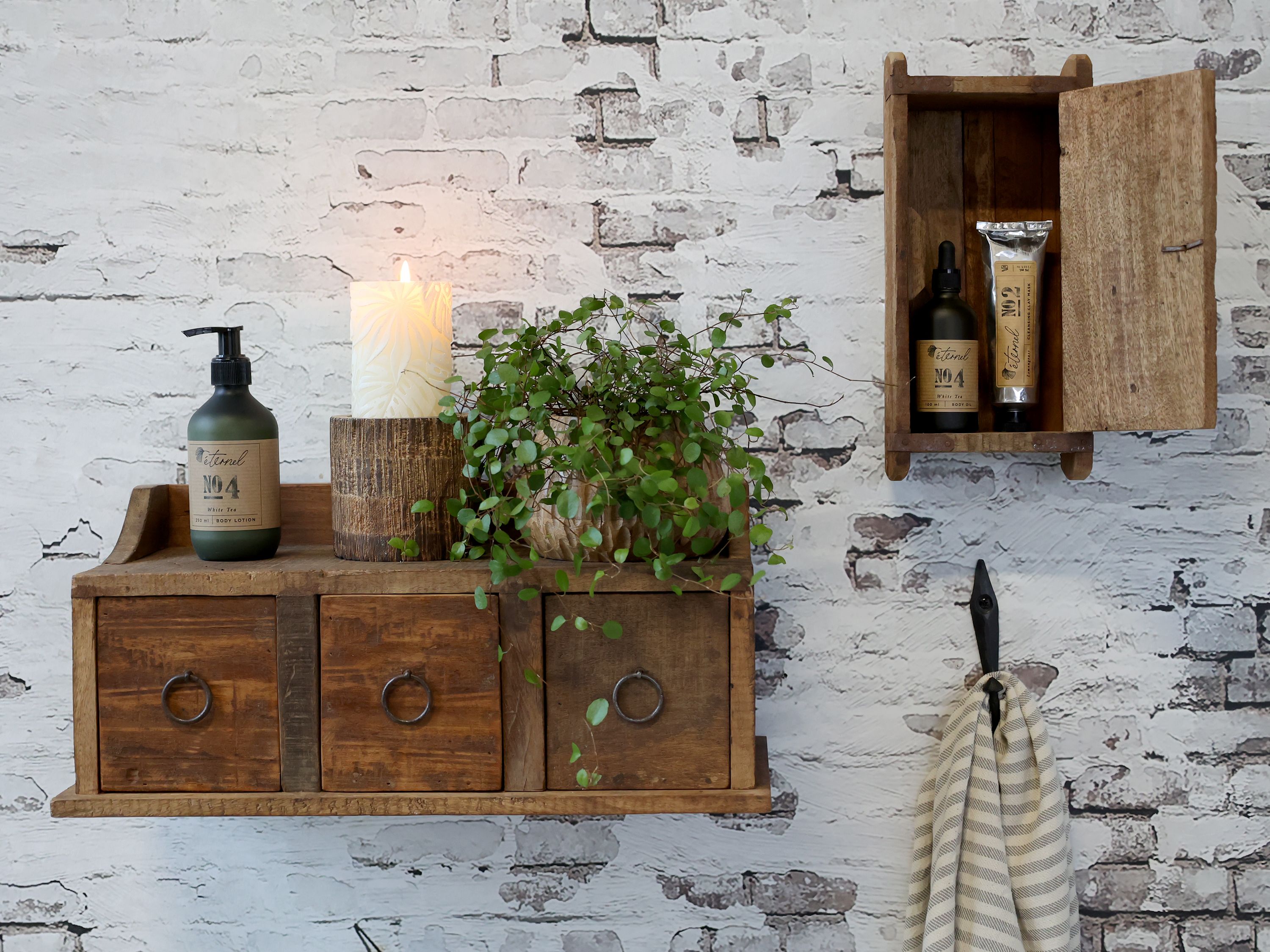 Grimaud Wandschrank aus Recyclingholz, 32 cm hoch