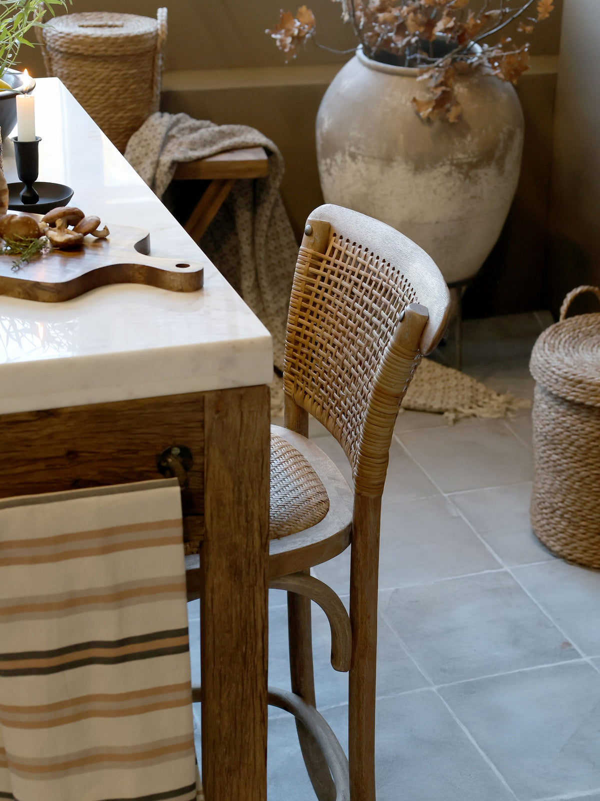 Französischer Barstuhl mit Rattan-Geflecht, 65 cm Sitzhöhe