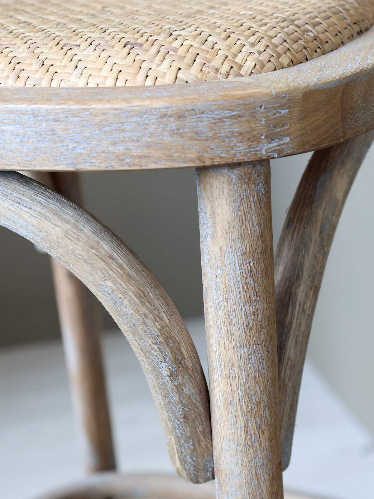 Französischer Barstuhl mit Rattan-Geflecht, 65 cm Sitzhöhe