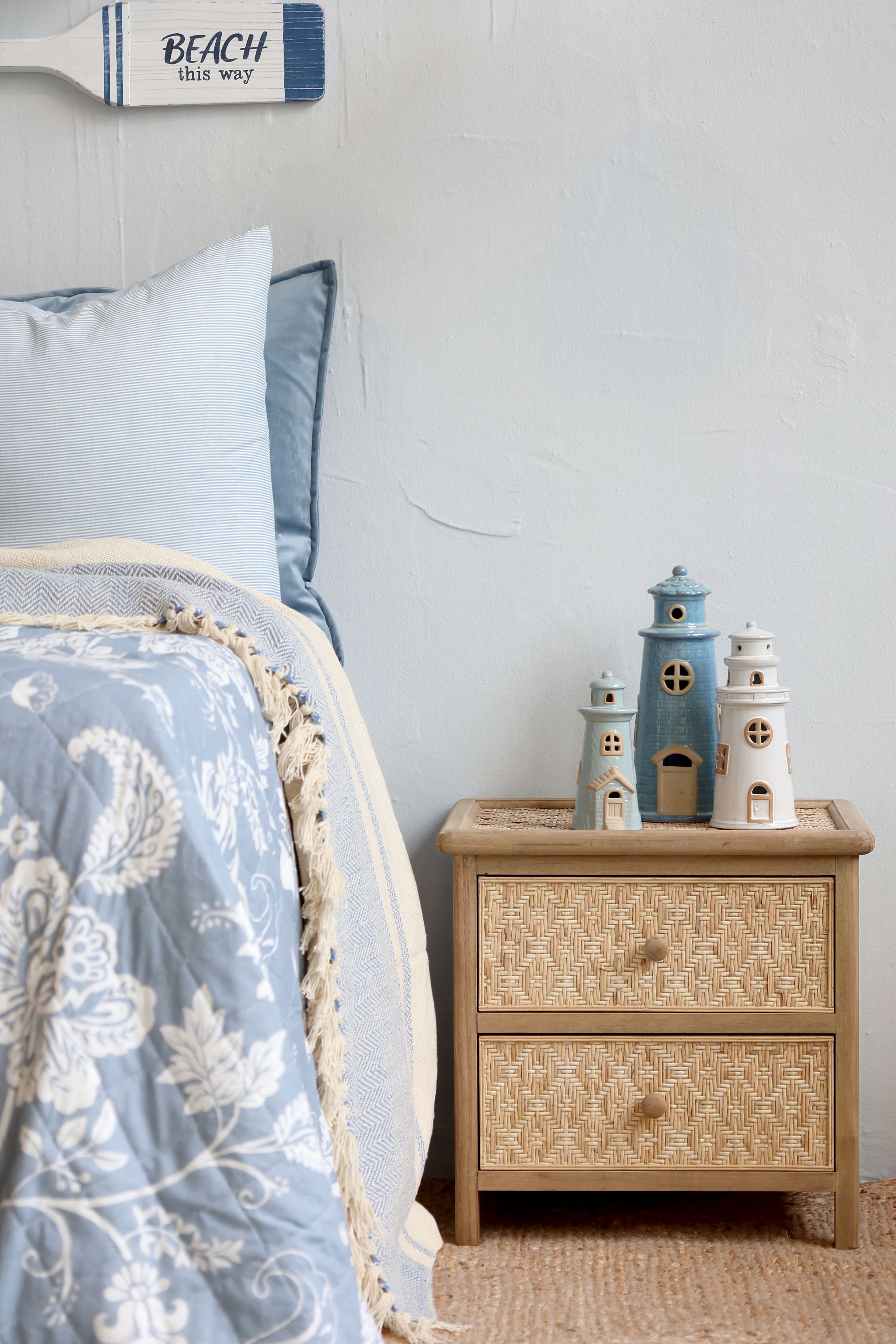Tisch geflochten mit 2 Schubladen, 43 cm hoch, natur