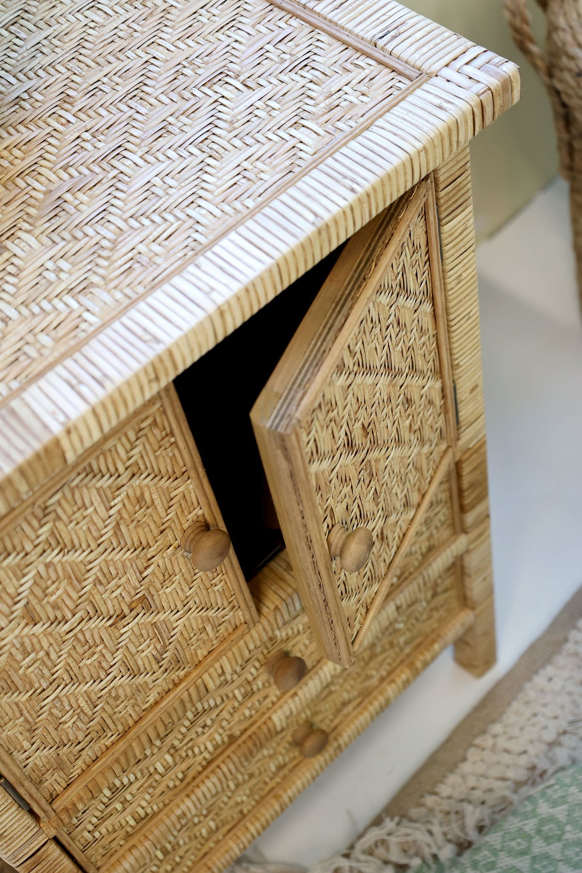 Schrank mit 2 Türen und 2 Schubladen, Rattan, natur