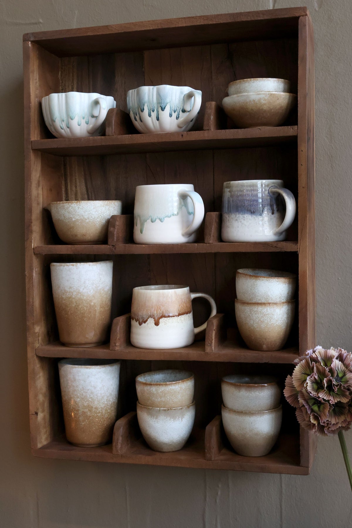 Regalbrett aus Holz mit Unterteilung, 61 cm hoch