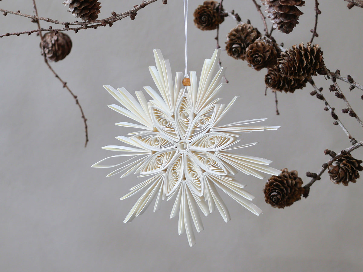 Stern aus Papier, creme, 14 cm Durchmesser