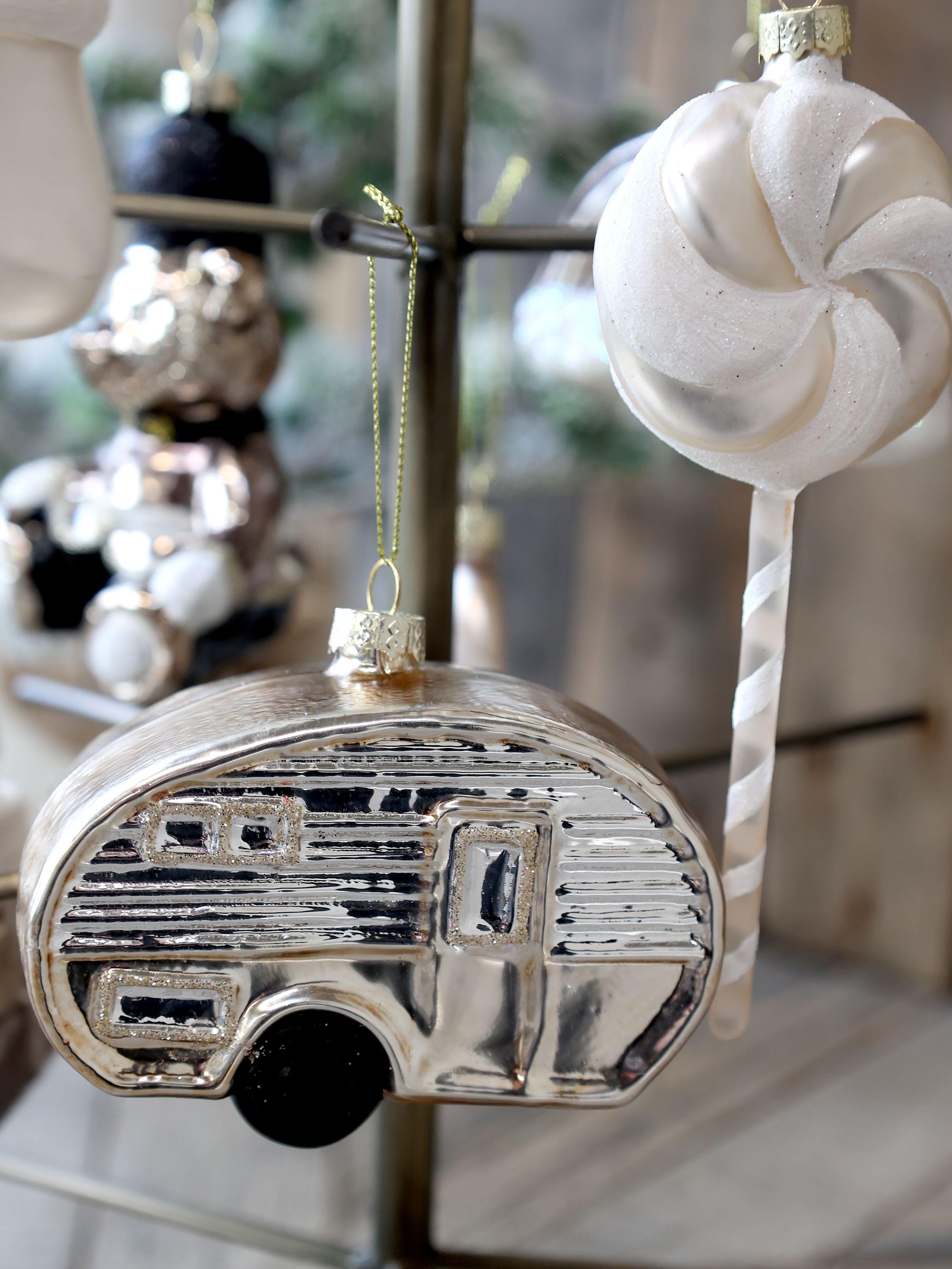 Campingwagen-Deko aus Glas und Eisen, antique champagne