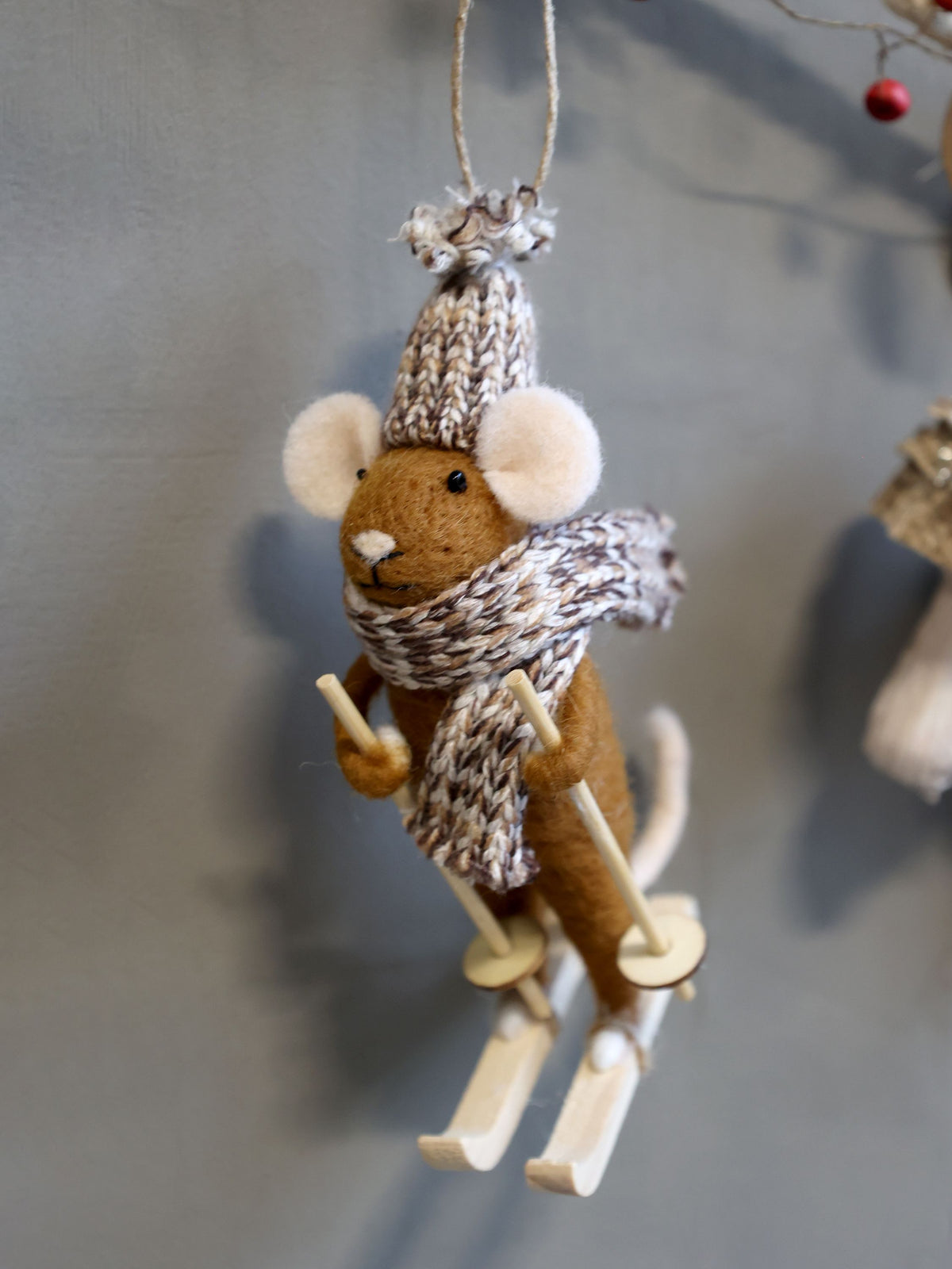 Filz-Maus auf Ski zum Aufhängen, 14 cm hoch