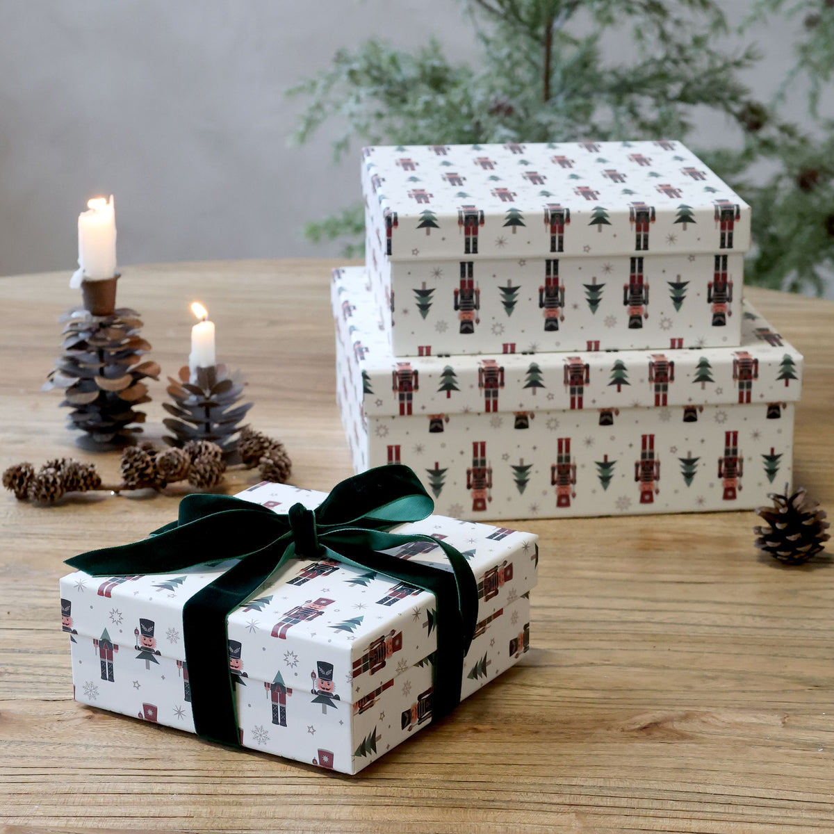 Boxen mit Nussknackern Set von 3 in Creme