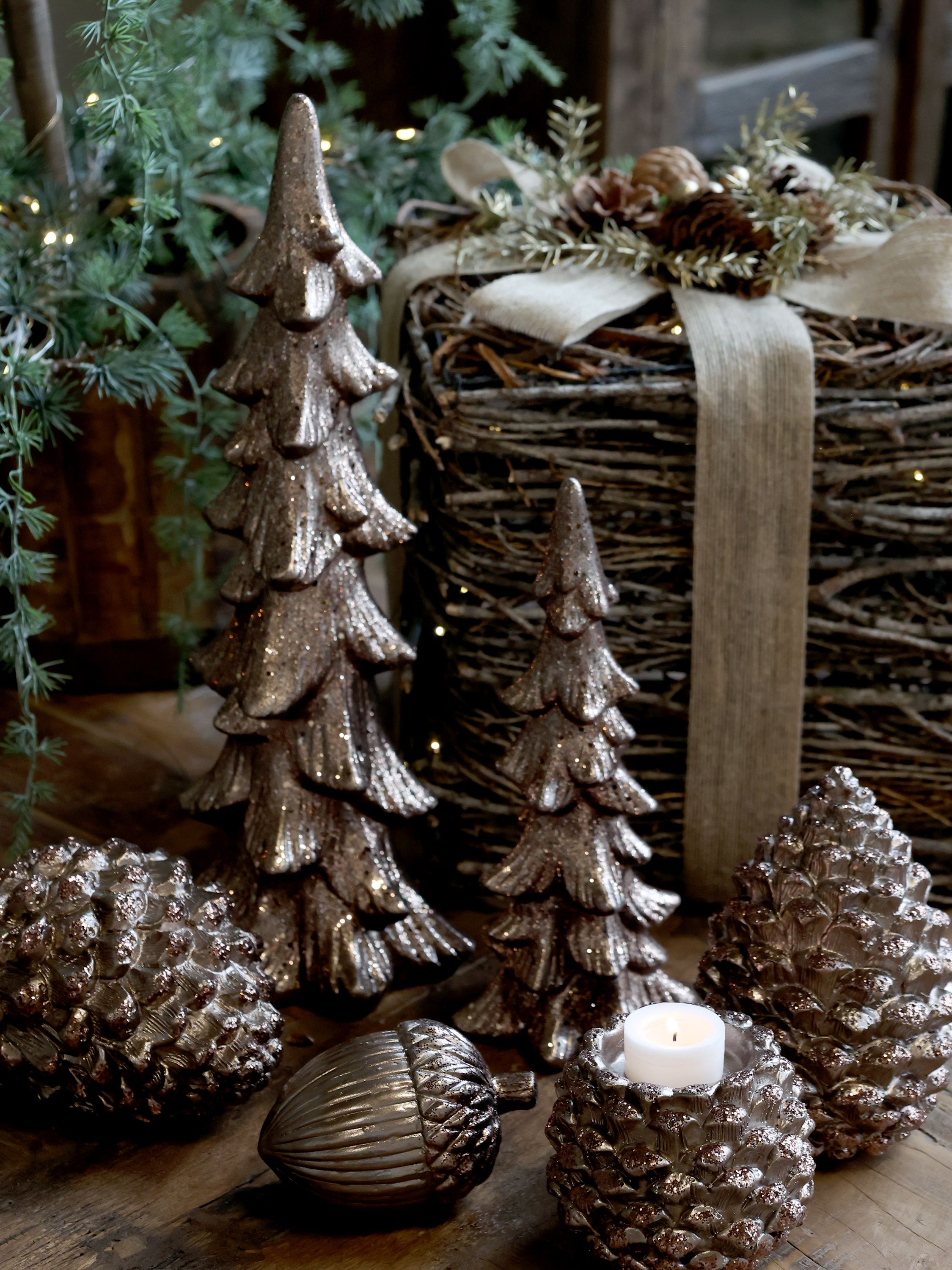 Weihnachtsbaum aus Terrakotta mit Glitzer, mokka, 24 cm