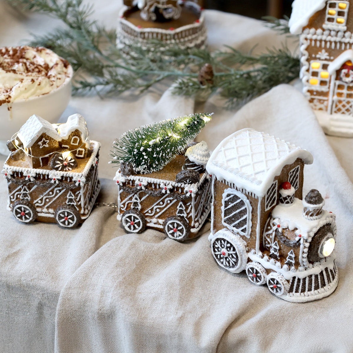 Noël Weihnachtszug mit LED, Polyresin, mokka