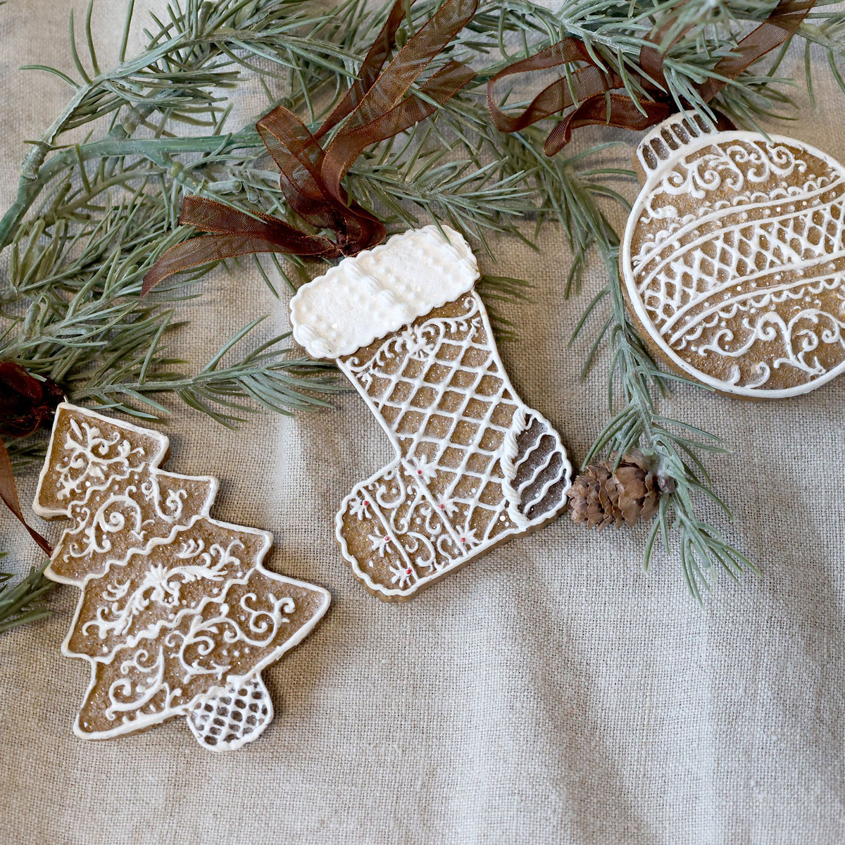 Noël Aufhängeset aus Polyresin, 3er-Set, Mokka